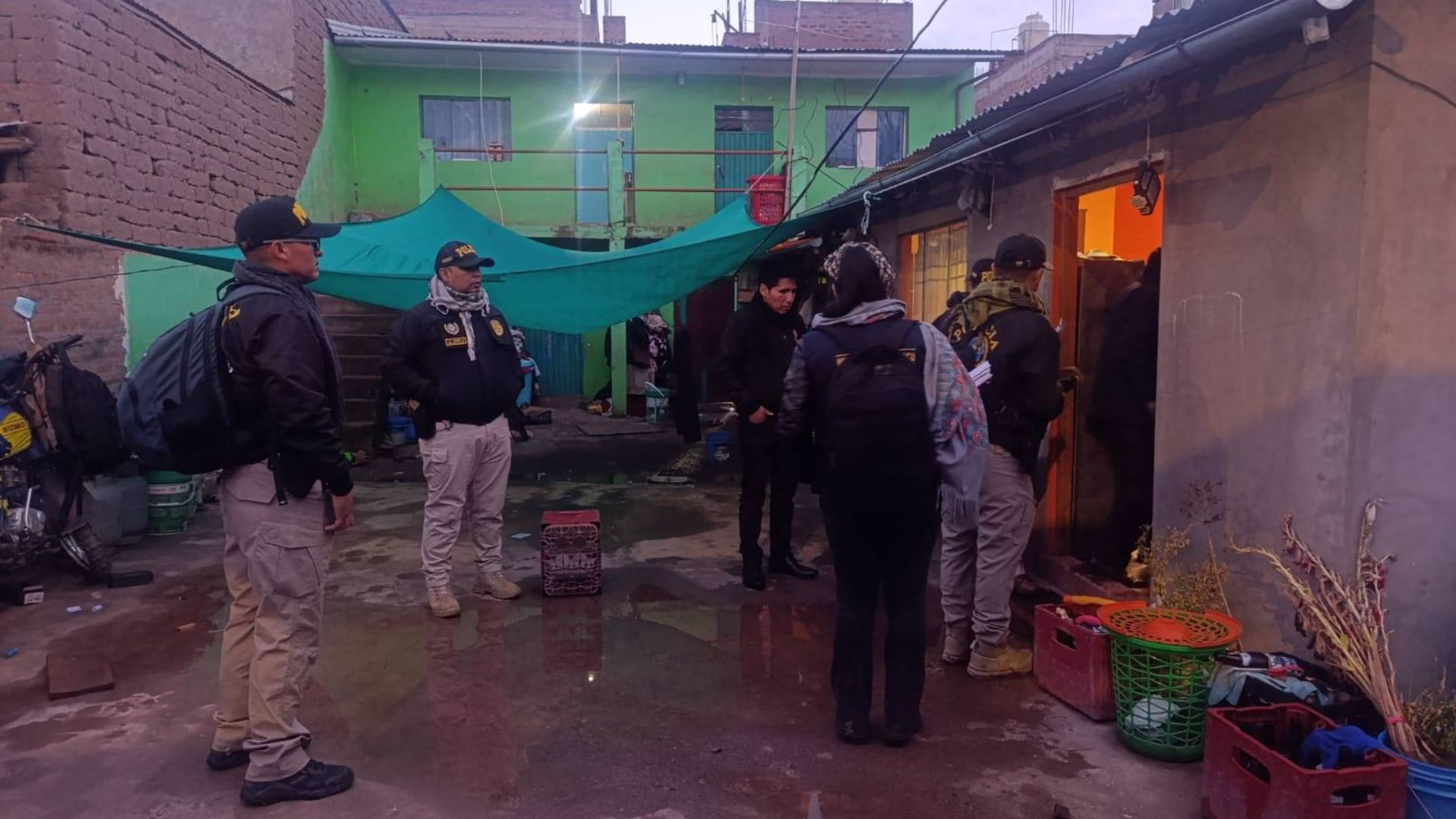 Puno: detienen a policías por presunta red de coimas para permitir paso de contrabando desde Bolivia 1 Puno: detienen a policías por presunta red de coimas para permitir paso de contrabando desde Bolivia