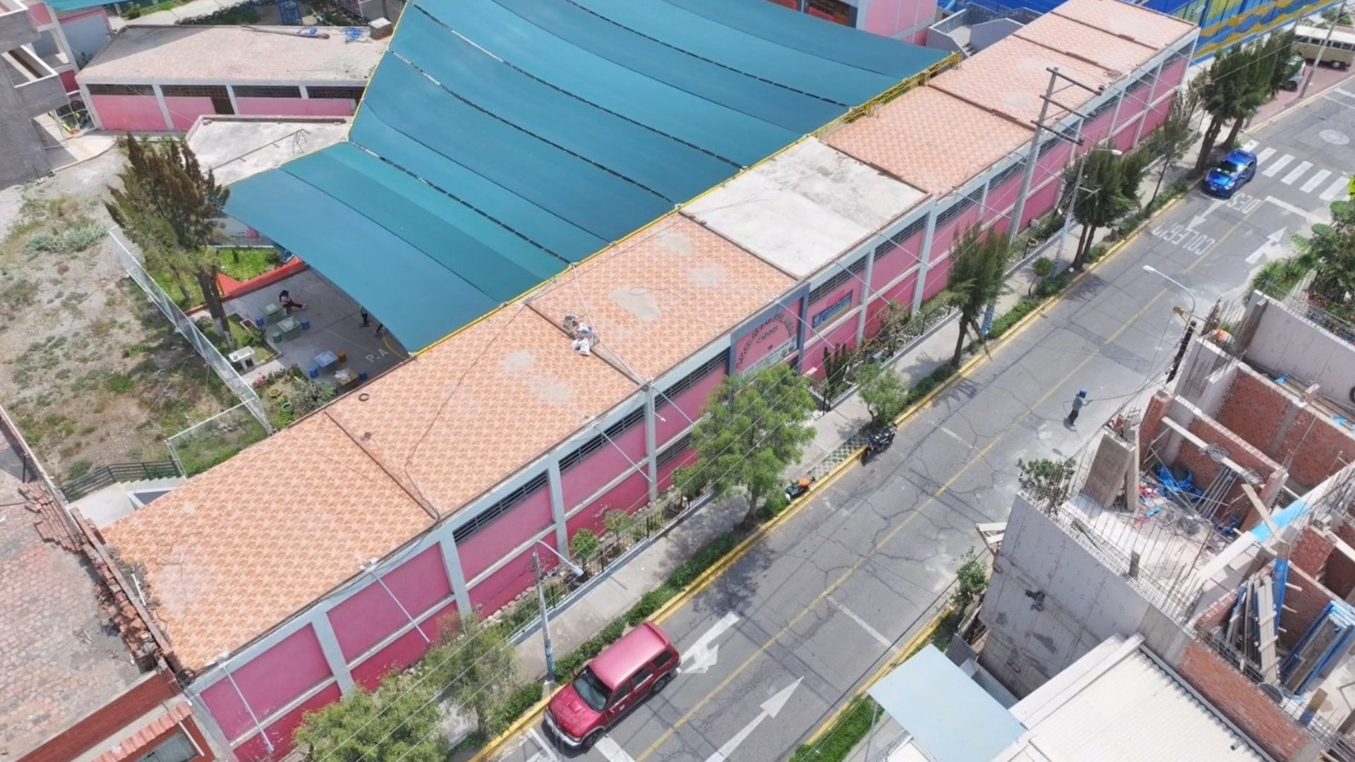 Arequipa: declaran inhabitables 7 aulas del colegio José Olaya en Bustamante y Rivero por daños estructurales 1 Arequipa: declaran inhabitables 7 aulas del colegio José Olaya en Bustamante y Rivero por daños estructurales