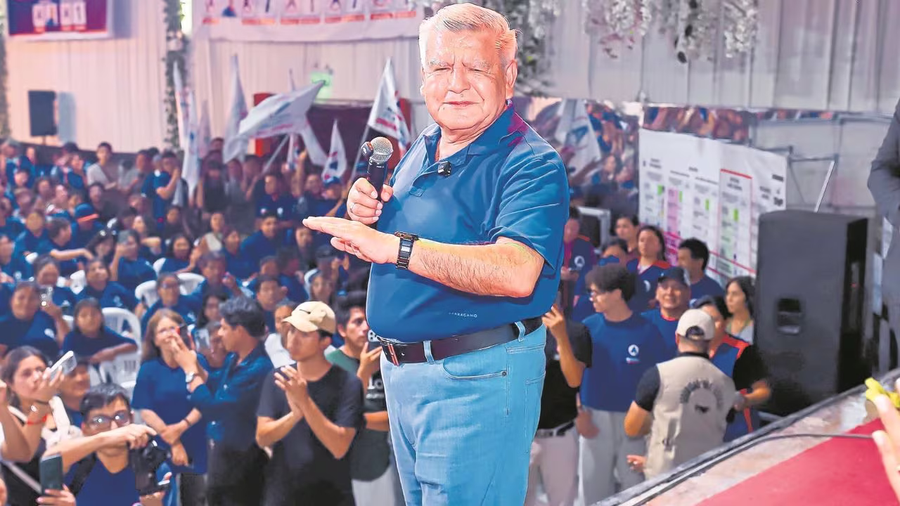 César Acuña habría pagado hasta US$30 mil a streamers para promocionar su candidatura 1 César Acuña habría pagado hasta US$30 mil a streamers para promocionar su candidatura 2026