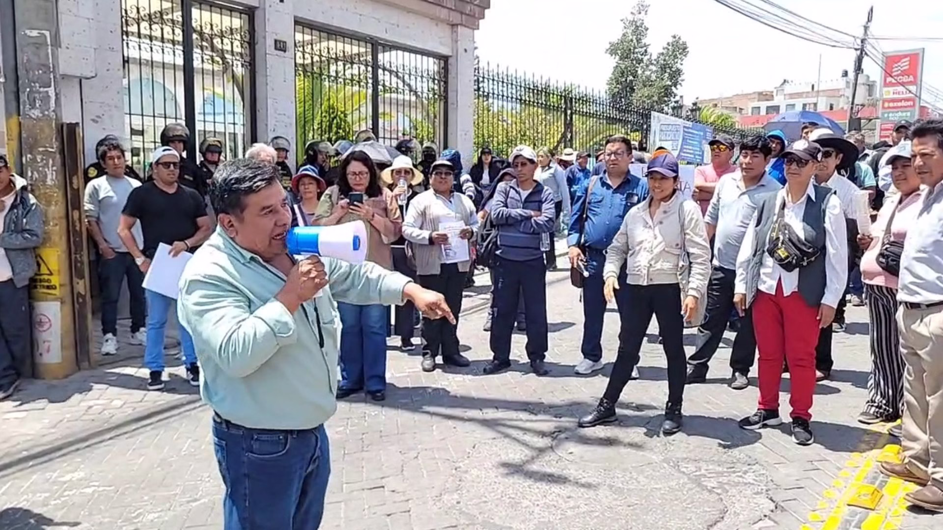 Arequipa: transportistas del SIT protestan y exigen subir pasaje a S/1.50 por alza del combustible
