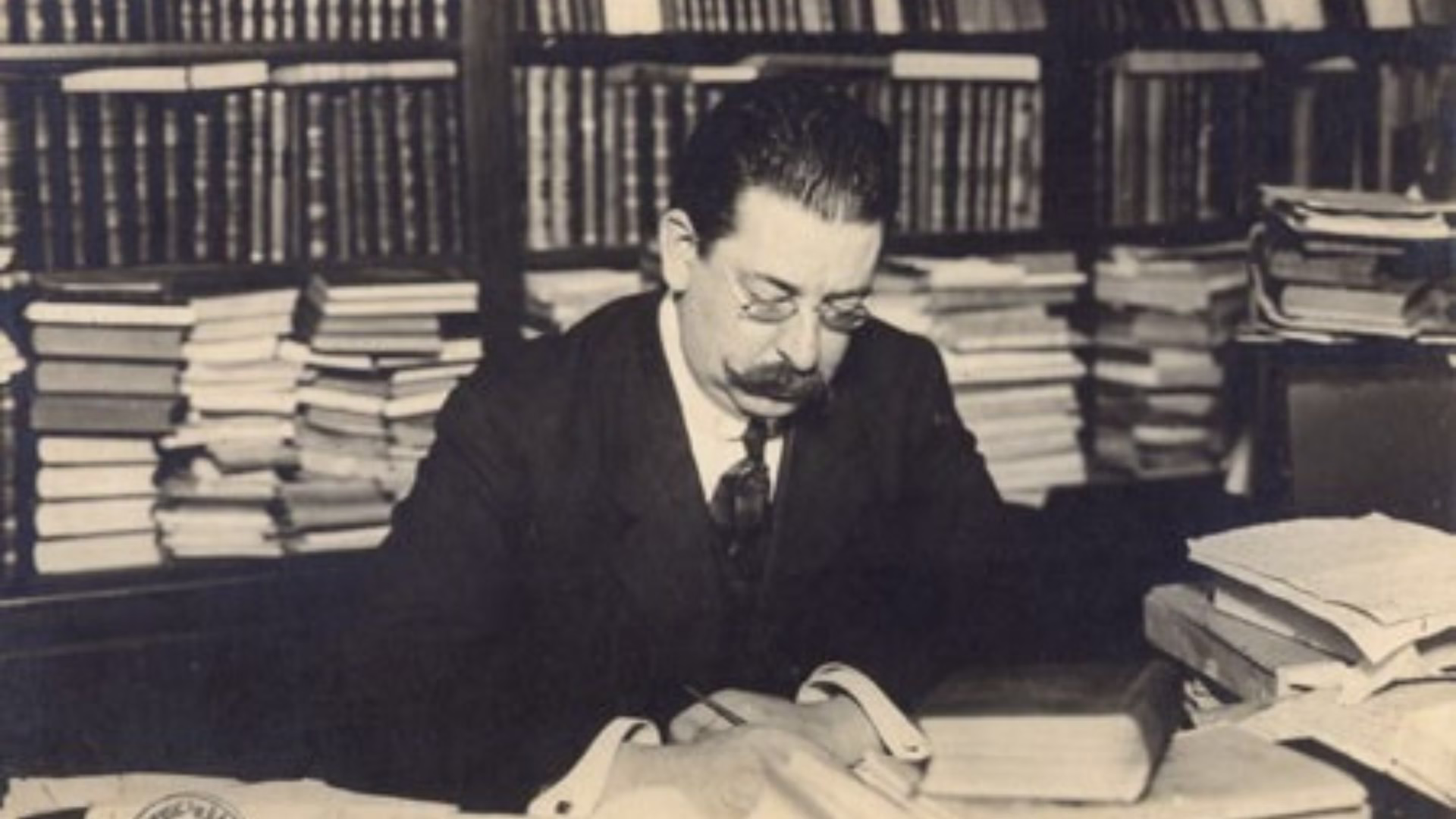 ALMA MATINAL | El mensajero de la luz, artículo de opinión de Carlos Rivera.