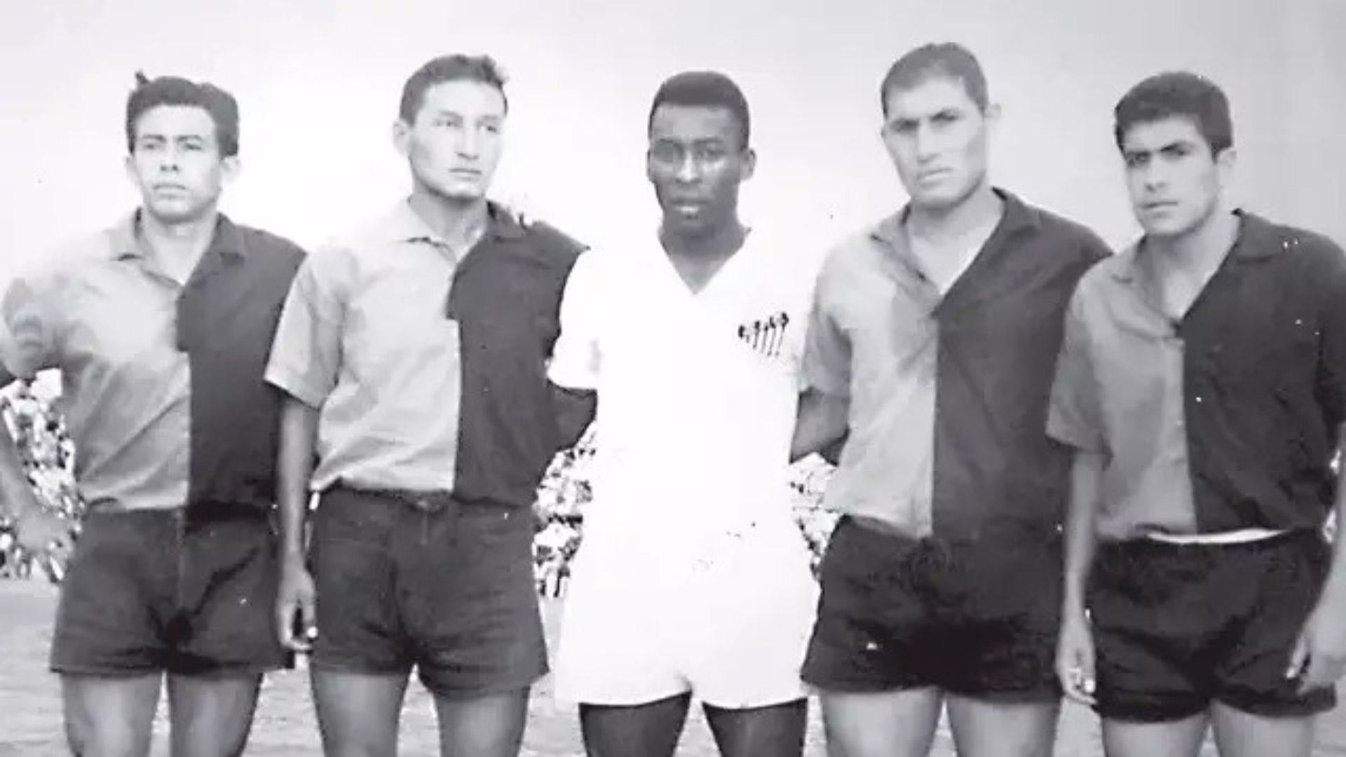 El 6 de febrero de 1966,  el equipo enfrentó al Santos de Brasil, conjunto liderado por Pelé.