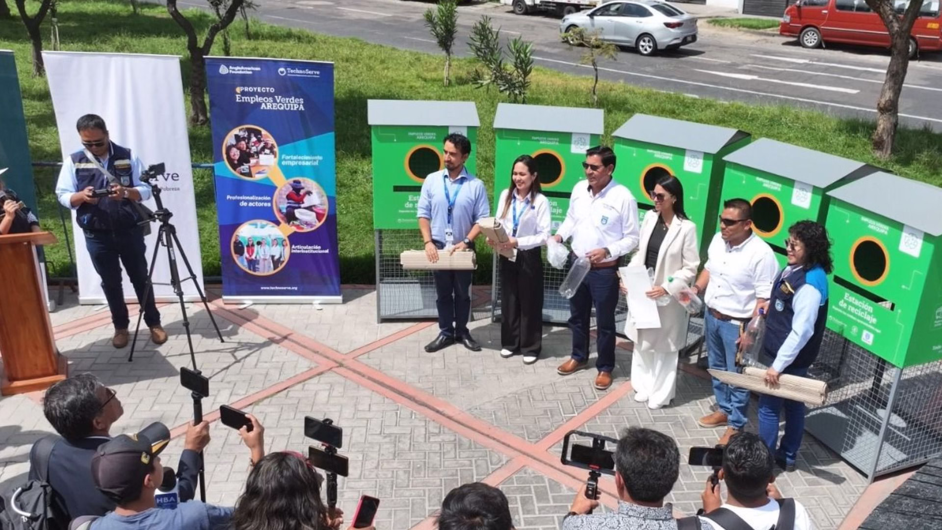 Arequipa: Bustamante y Rivero instala nuevas estaciones de reciclaje para fortalecer cultura ambiental 1 Arequipa: Bustamante y Rivero instala nuevas estaciones de reciclaje para fortalecer cultura ambiental