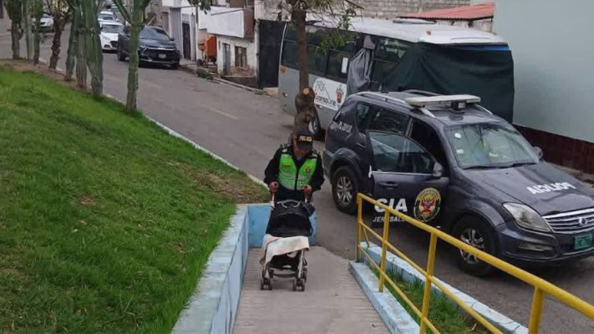 Arequipa: bebé abandonado en su coche en plena calle en Mariano Melgar quedó hospitalizado, mamá es investigada