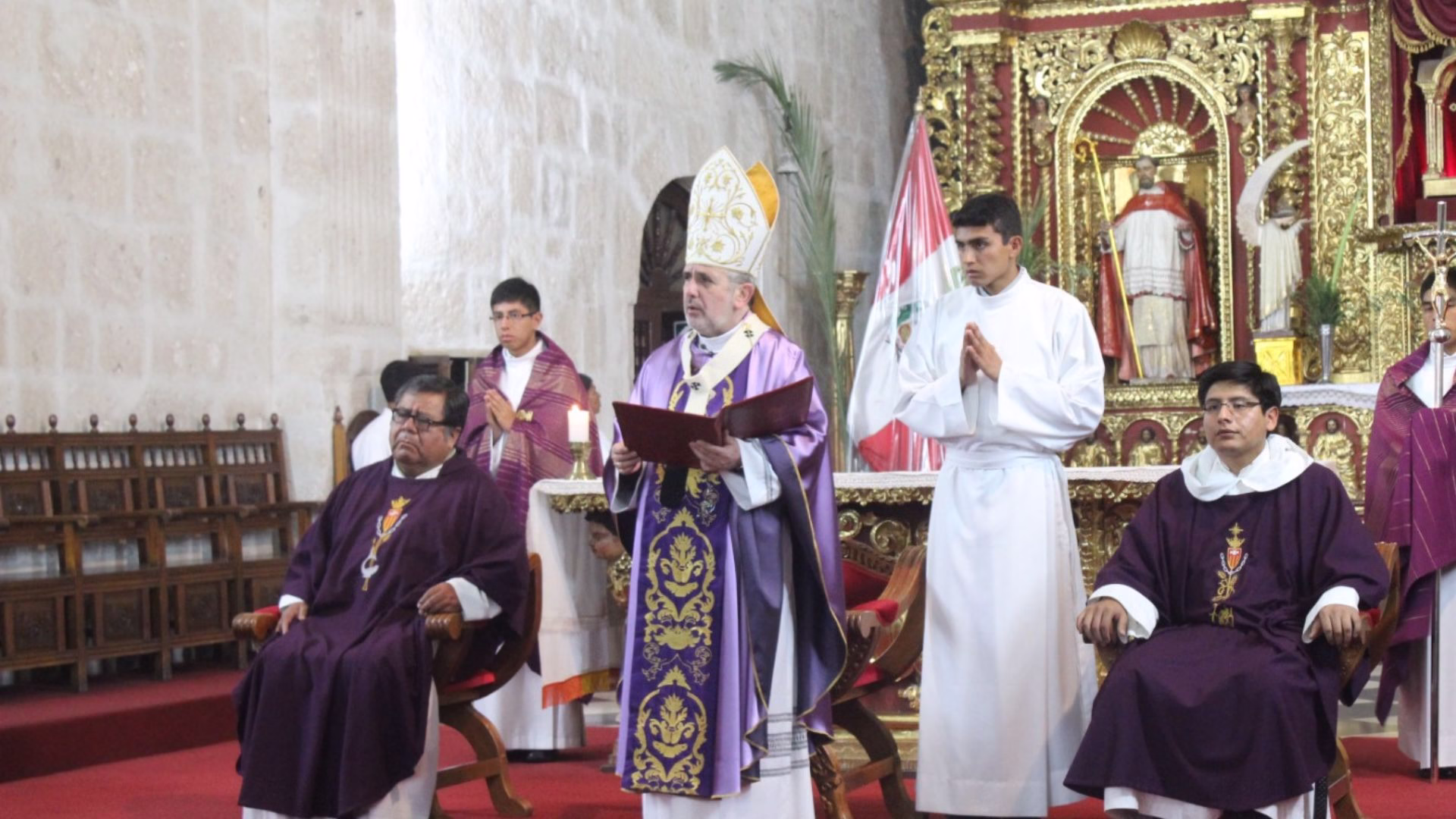 Semana Santa en Arequipa: procesión del Señor de la Sentencia y misa en la Catedral en Miércoles y Jueves Santo