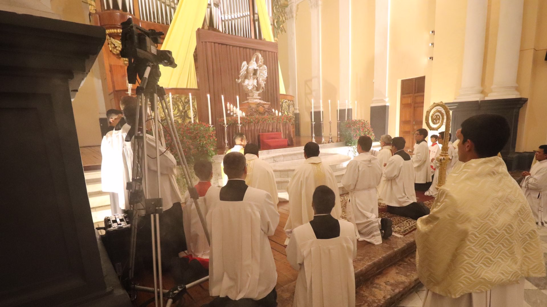 Semana Santa en Arequipa: Catedral celebrará el Triduo Pascual con lavatorio de pies y con procesiones 1 En la Catedral destaca el histórico sagrario en forma de pelícano, una pieza de arte religioso elaborada en plata