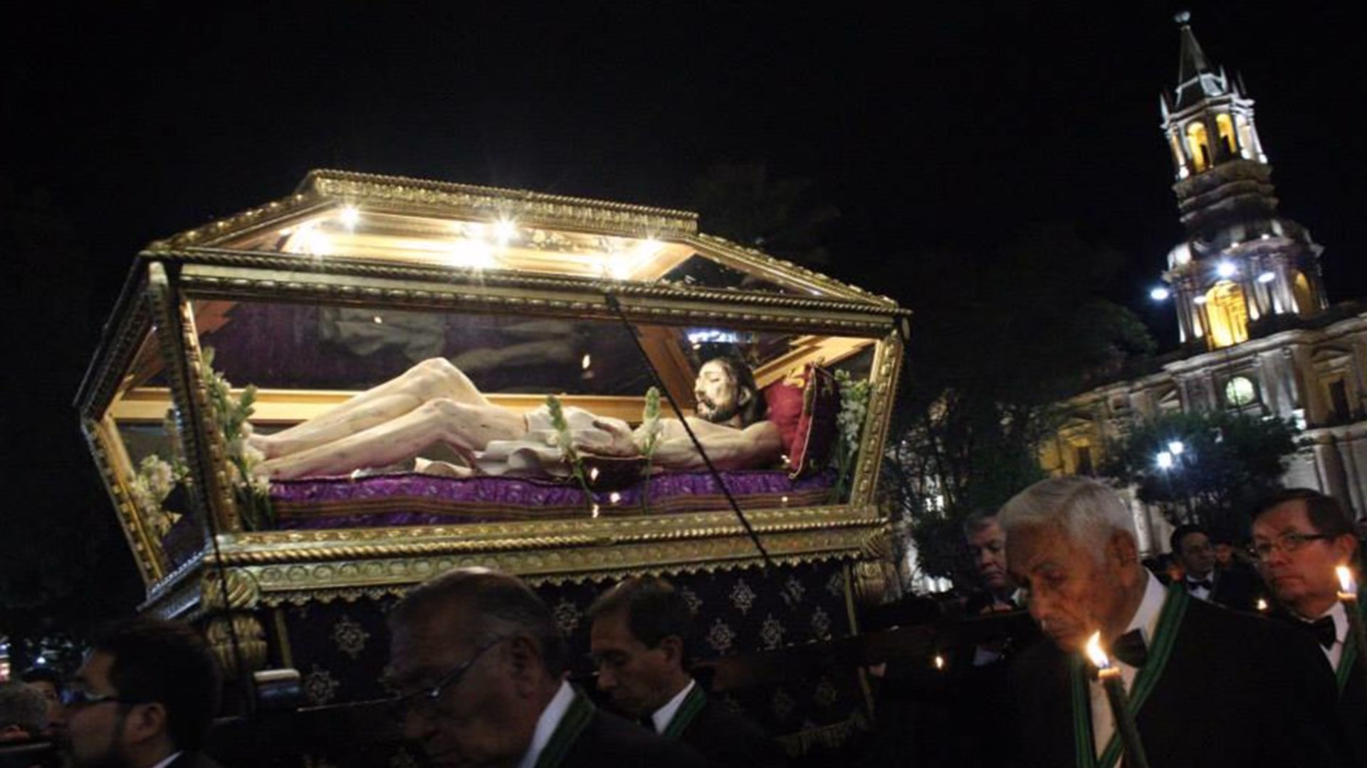 Viernes Santo en Arequipa: día de recogimiento, con Liturgia de la Pasión y procesión del Santo Sepulcro
