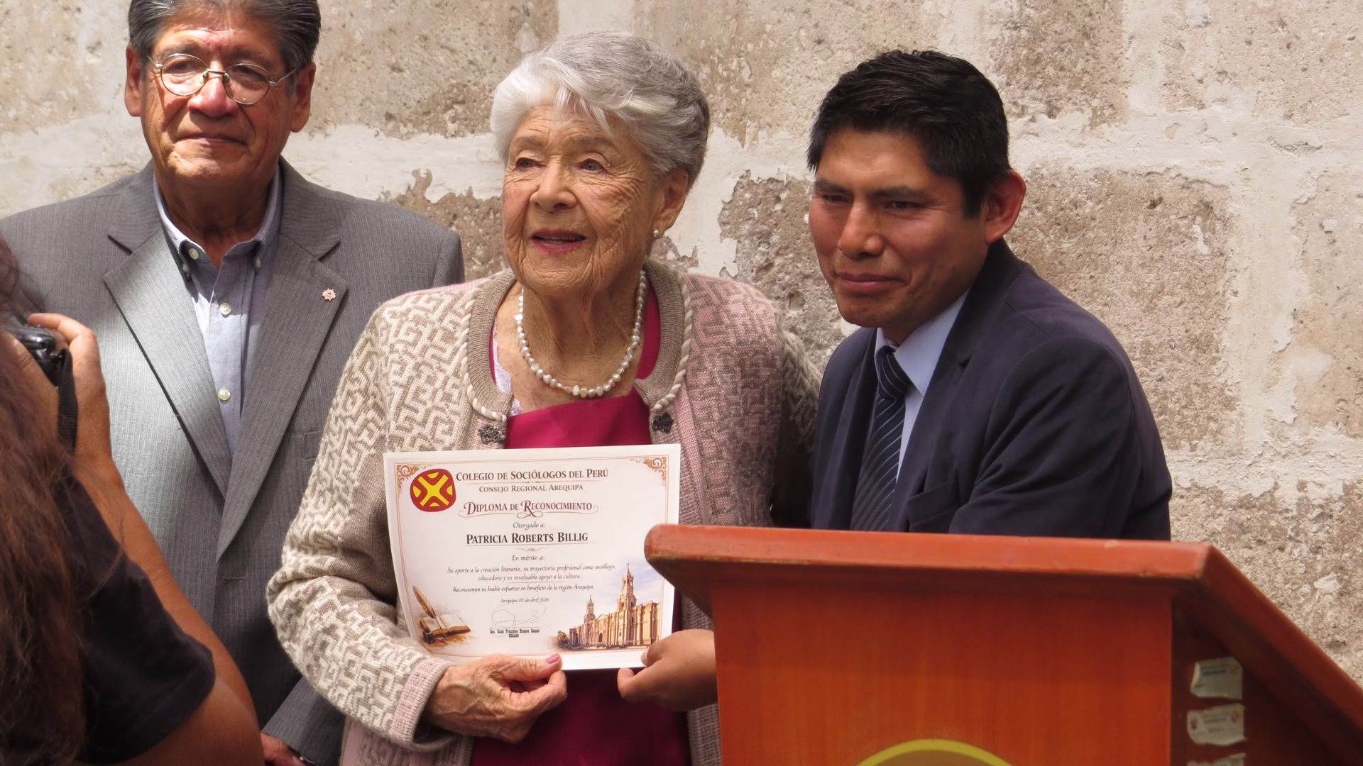 Arequipa rinde homenaje en vida a Patricia Roberts con la muestra “La Sinfonía del Silencio”