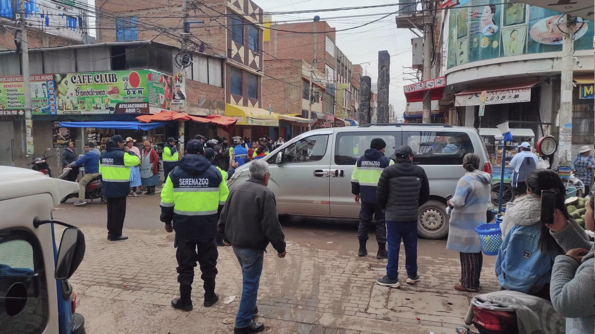 Juliaca: bloqueo de comerciantes detiene obra vial de más de 5 millones en jirón Moquegua.