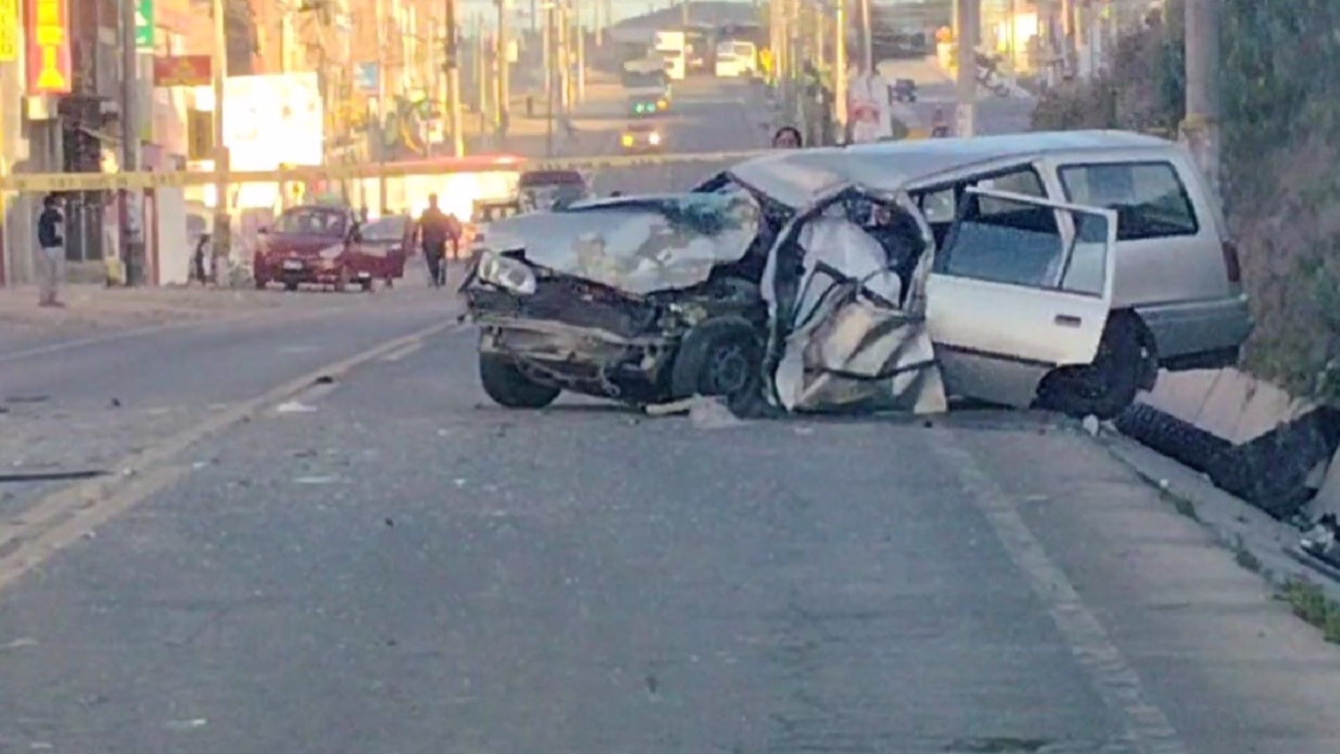 Accidente en Arequipa–Yura: choque entre auto y bus interprovincial deja un fallecido y 2 heridas graves en Apipa