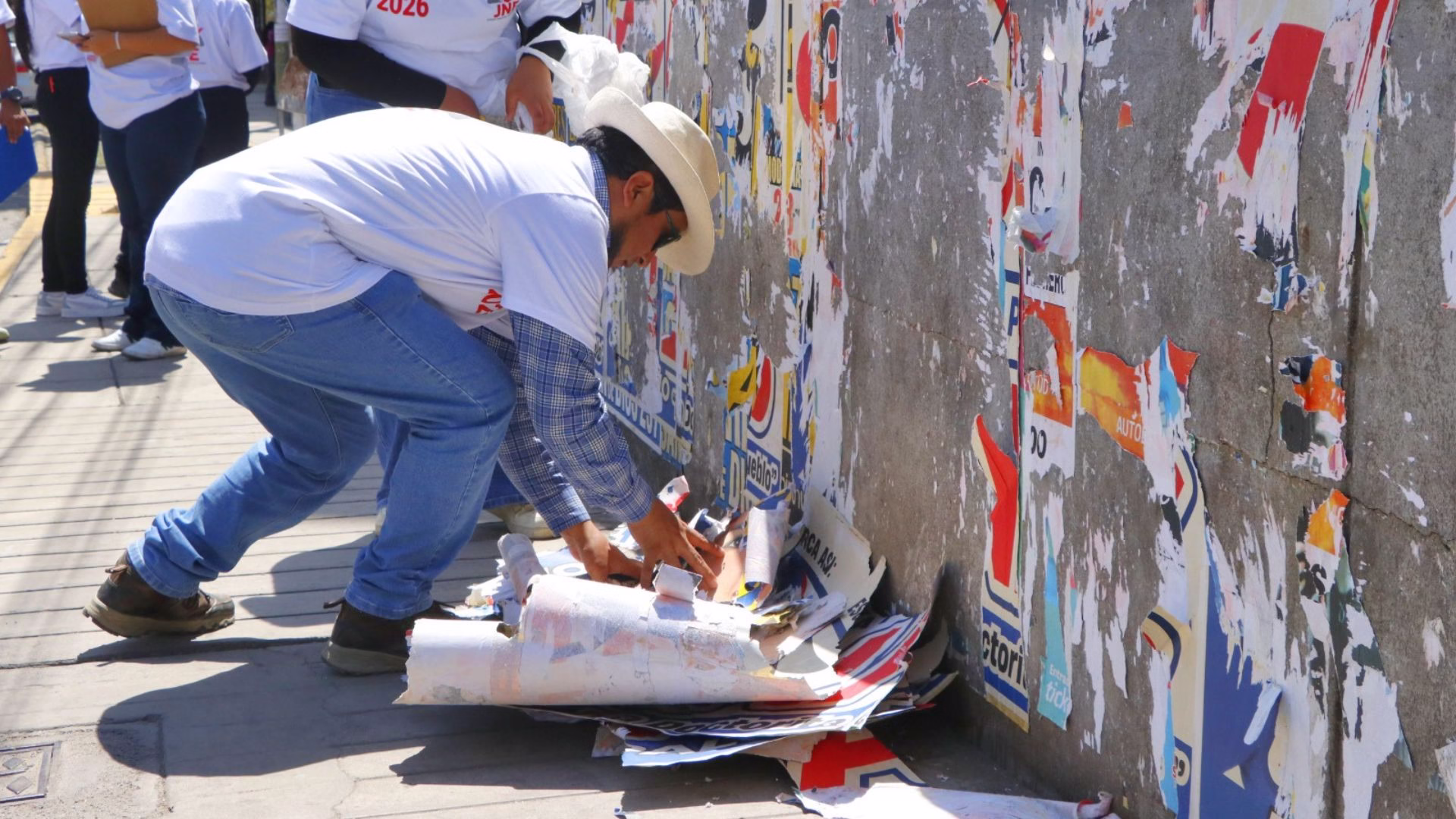 Arequipa: Bustamante retira propaganda electoral y ejecuta operativo por Elecciones 2026