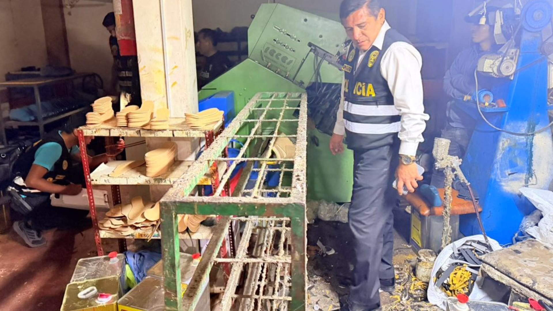 Arequipa: desarticulan banda que fabricaba zapatillas "bamba" de marca y las vendían como originales 1 Arequipa: desarticulan banda que fabricaba zapatillas "bamba" de marca y las vendían como originales