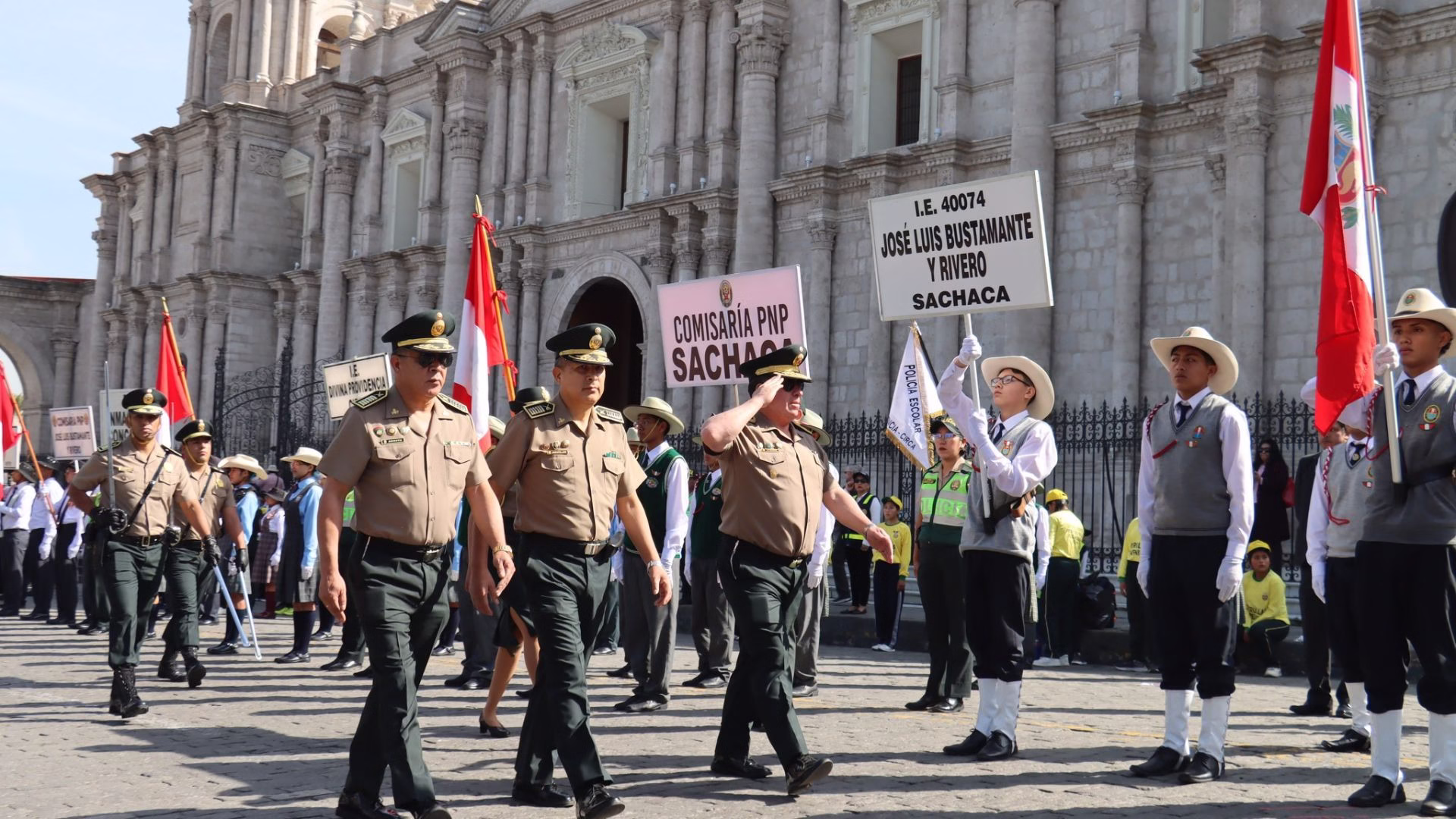 Arequipa: 86 colegios juramentan como Policías Escolares y refuerzan seguridad en instituciones educativas 1 Arequipa: 86 colegios juramentan como Policías Escolares y refuerzan seguridad en instituciones educativas