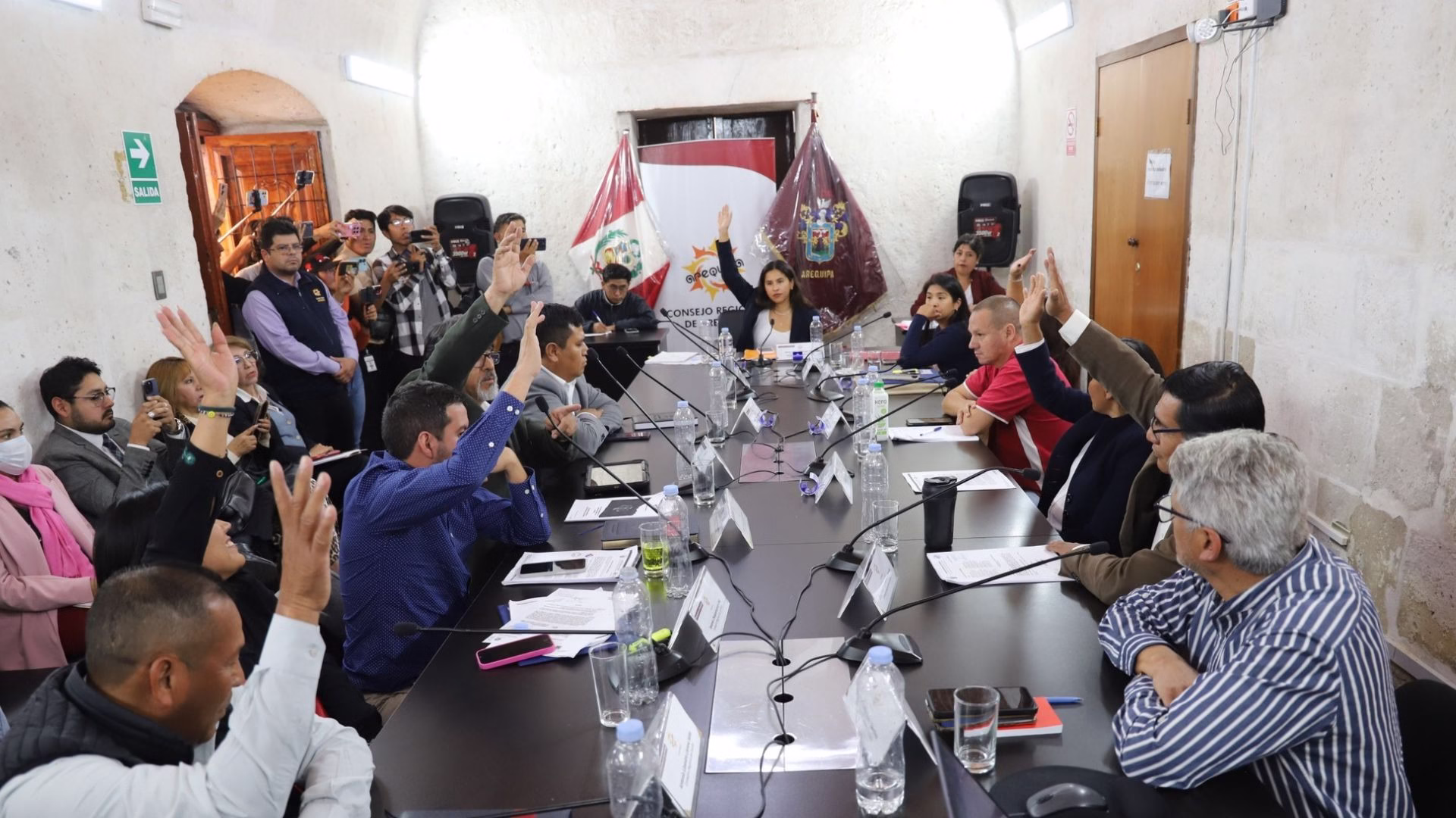 Consejo Regional de Arequipa aprueba censura de gerente de Minas y da 5 días a gobernador para retirarlo
