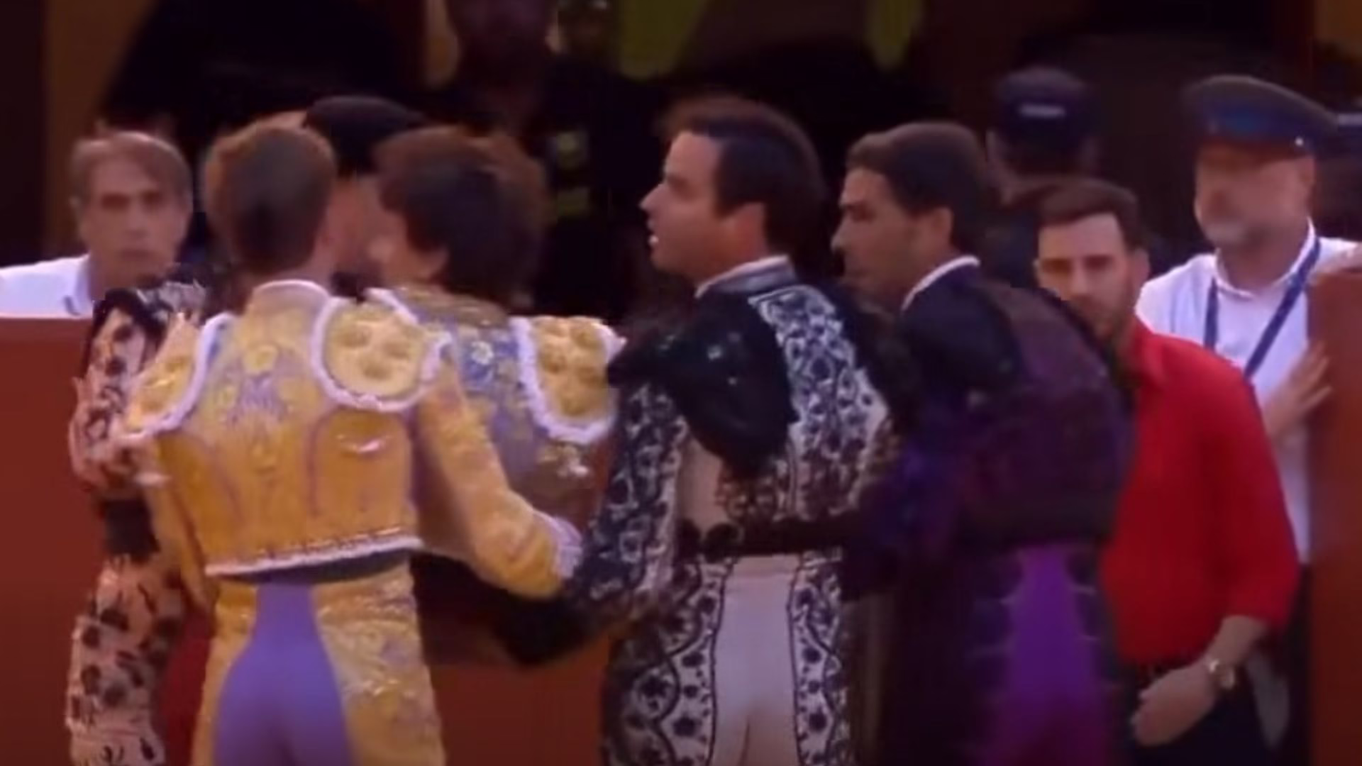 Torero peruano Andrés Roca Rey sufre grave cornada de 35 cm en Sevilla durante la Feria de Abril