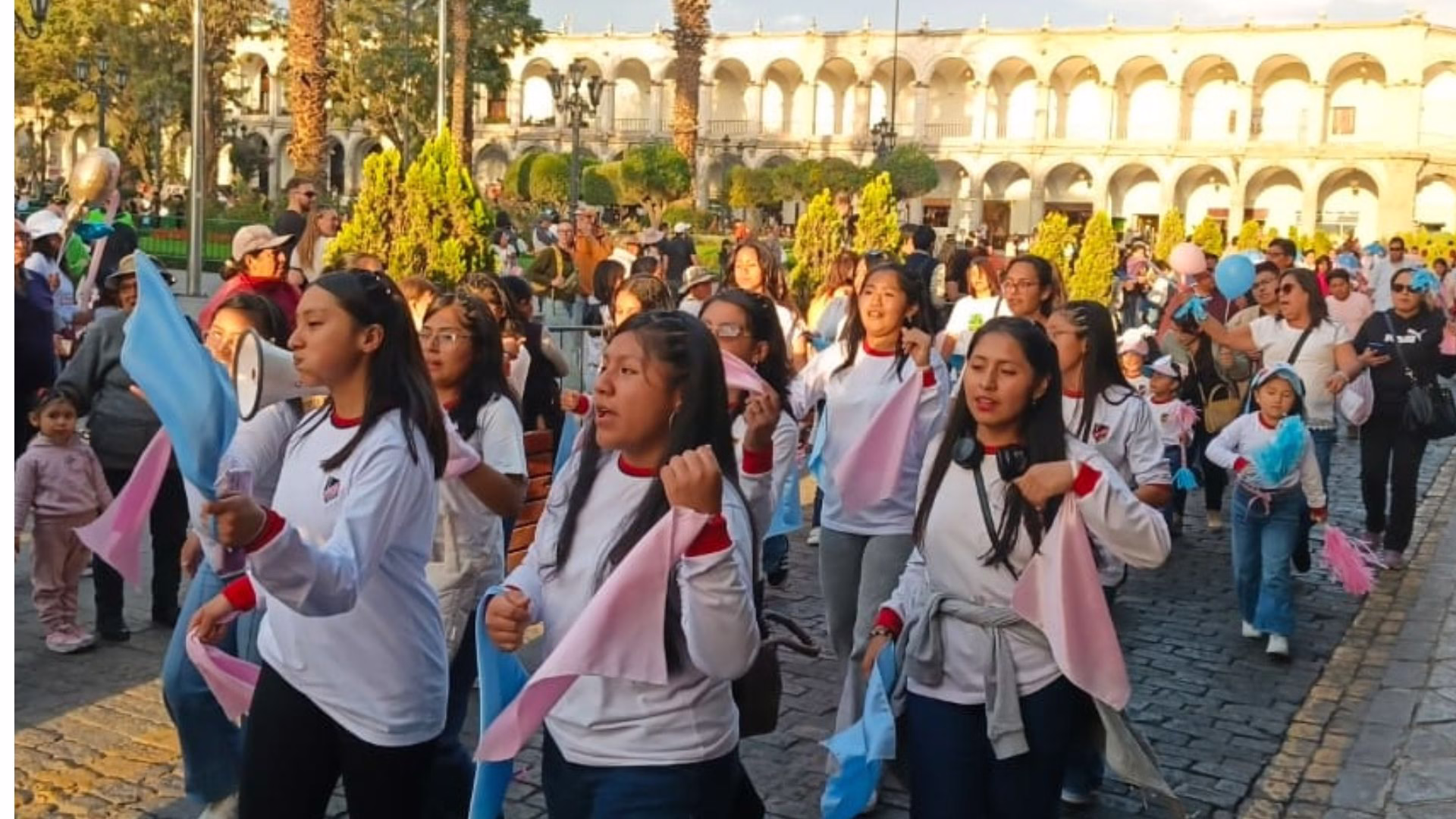 Arequipa celebró 20 años del Corso por la Vida y la Familia con más de 200 mil participantes