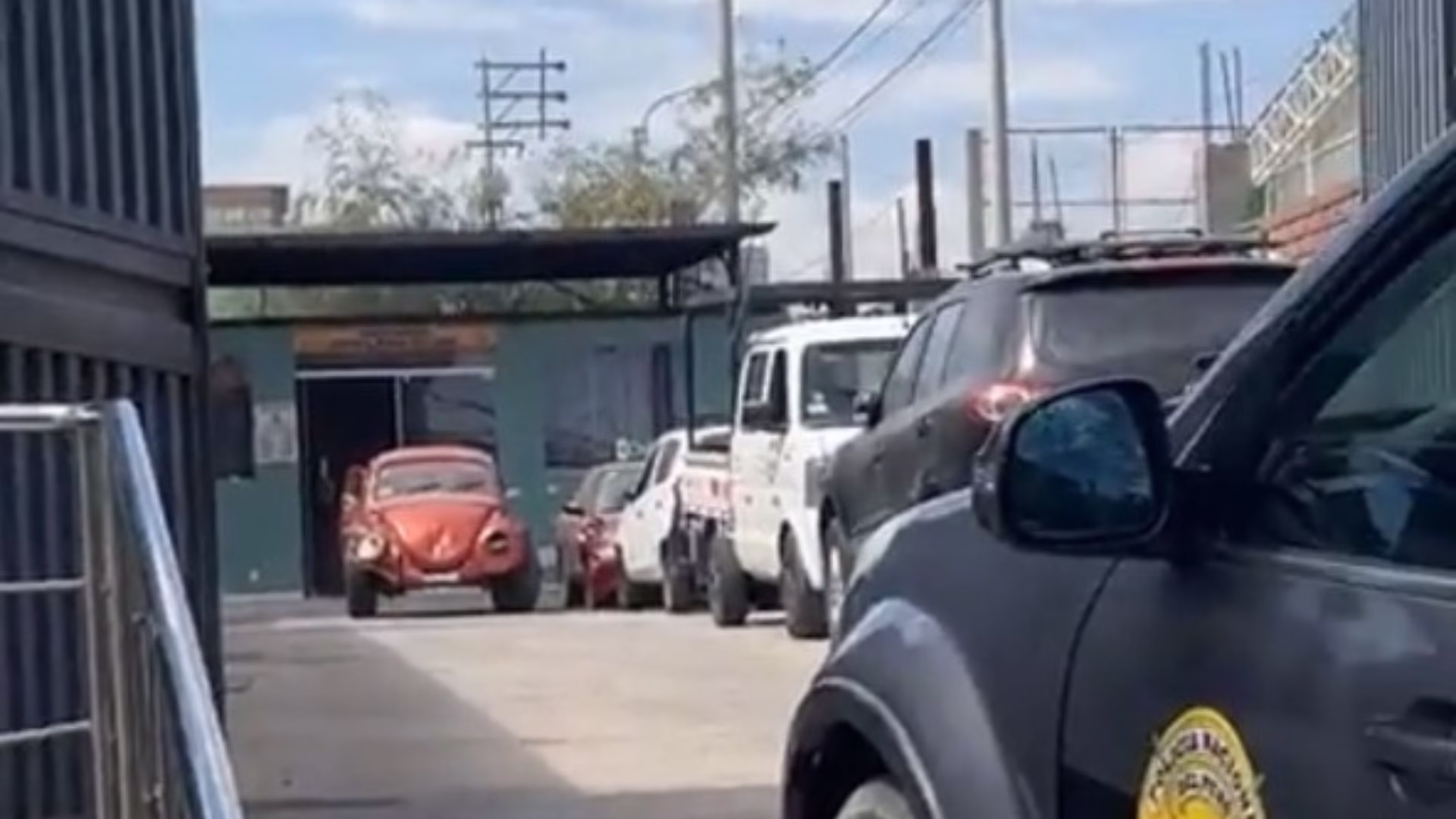  la Policía ya ubicó la unidad abandonada en la calle Melgar en el distrito de Paucarpata.