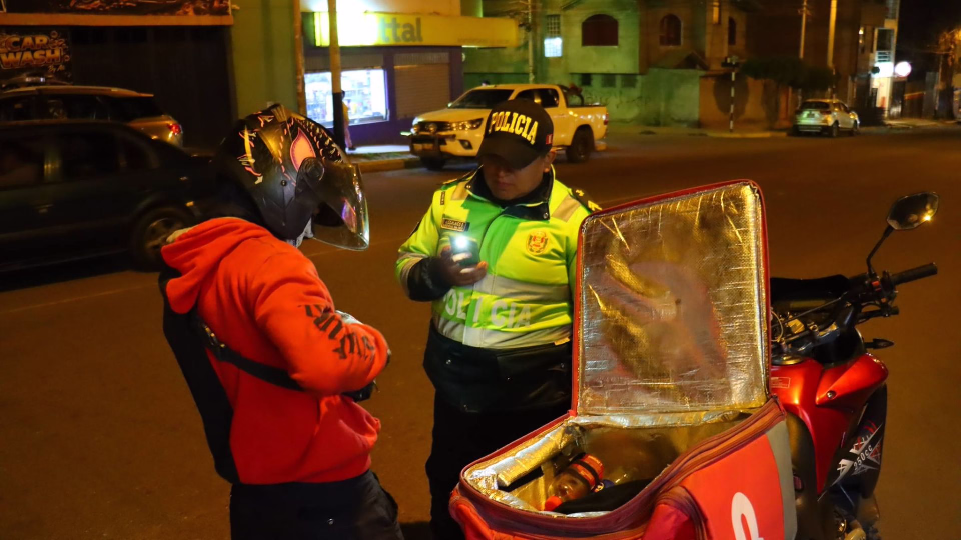 Arequipa: Megaoperativo en Miraflores deja detenidos, retenidos y una motocicleta recuperada 1 Arequipa: Megaoperativo en Miraflores deja detenidos, retenidos y una motocicleta recuperada