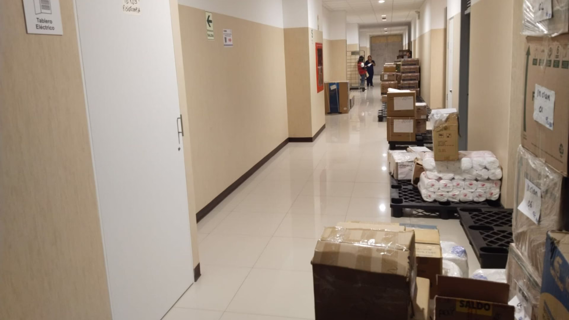Contraloría alerta riesgo por mala conservación de medicamentos: hallan cajas dañadas y productos en el suelo