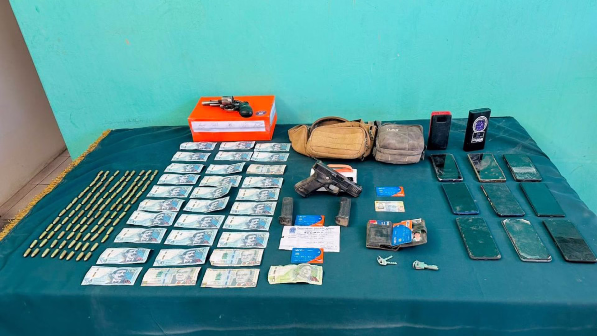 La Joya: ocho detenidos tras balacera entre policías y presuntos traficantes de terrenos en San José 1 La Joya: ocho detenidos tras balacera entre policías y presuntos traficantes de terrenos en San José