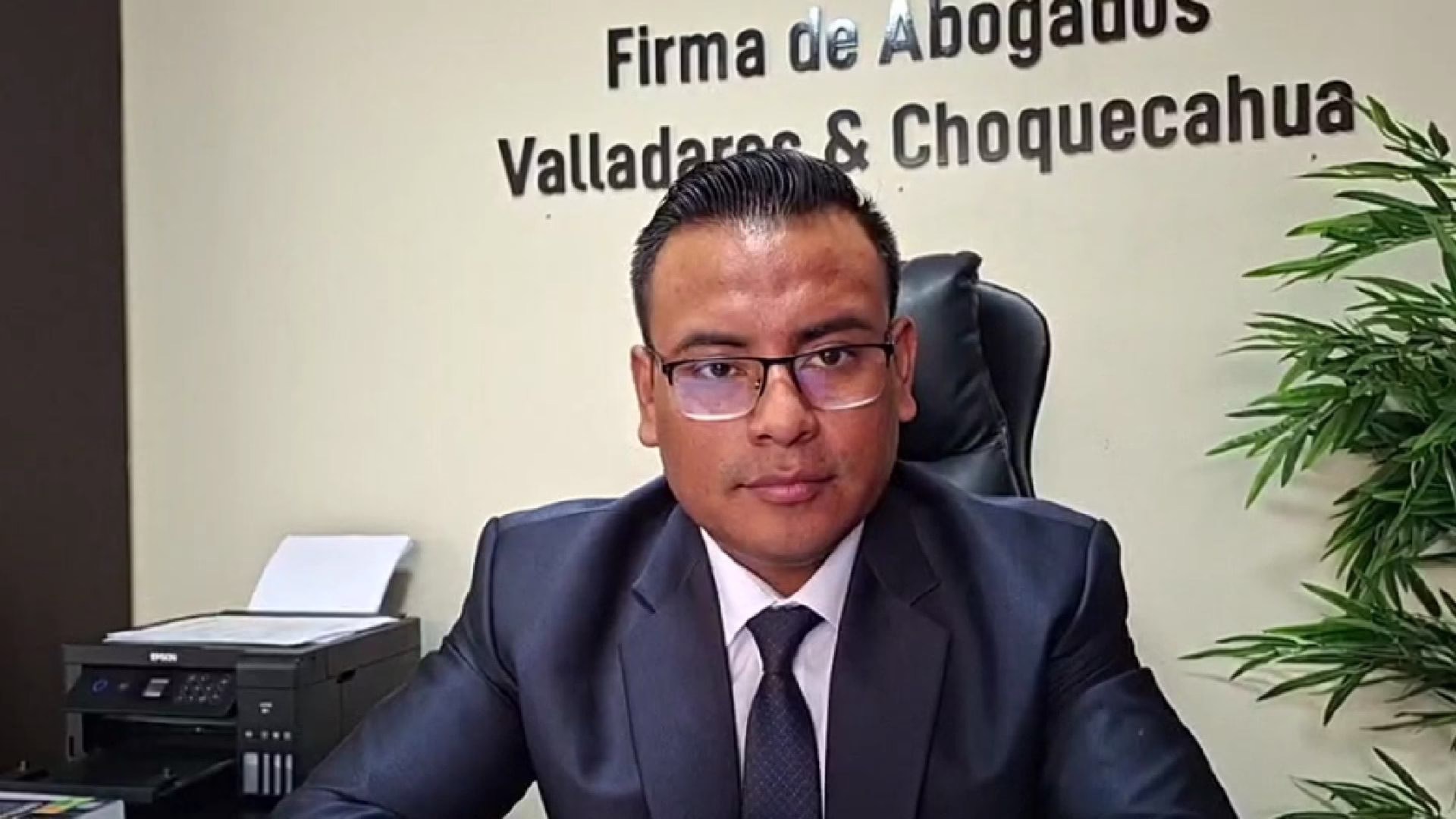 El abogado Alex Choquecahua, defensa legal de varias presuntas víctimas de estafa de “Oscar Capital