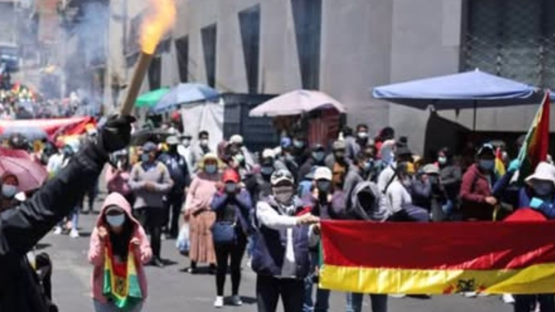 Bolivia evalúa declarar estado de excepción tras 10 muertes por bloqueos y crisis de abastecimiento