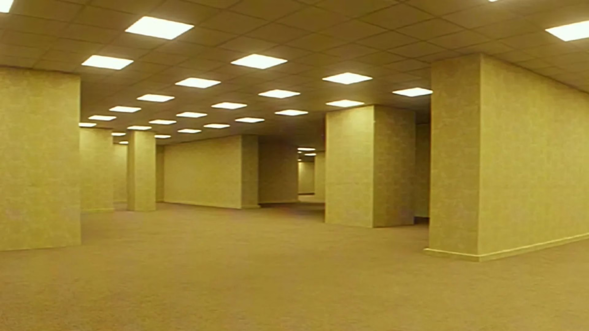 Backrooms ofrece un terror psicológico complejo y arriesgado, basado en la serie web disponible en YouTube e inspirada en el creepypasta (historias compartidas en foros, blogs o YouTube) del mismo nombre.