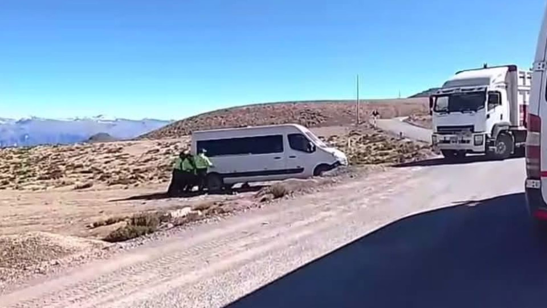 Durante el traslado hacia el distrito de Alca, una de las unidades asignadas a la Ruta N.° 14 sufrió un incidente menor en el sector Viscos