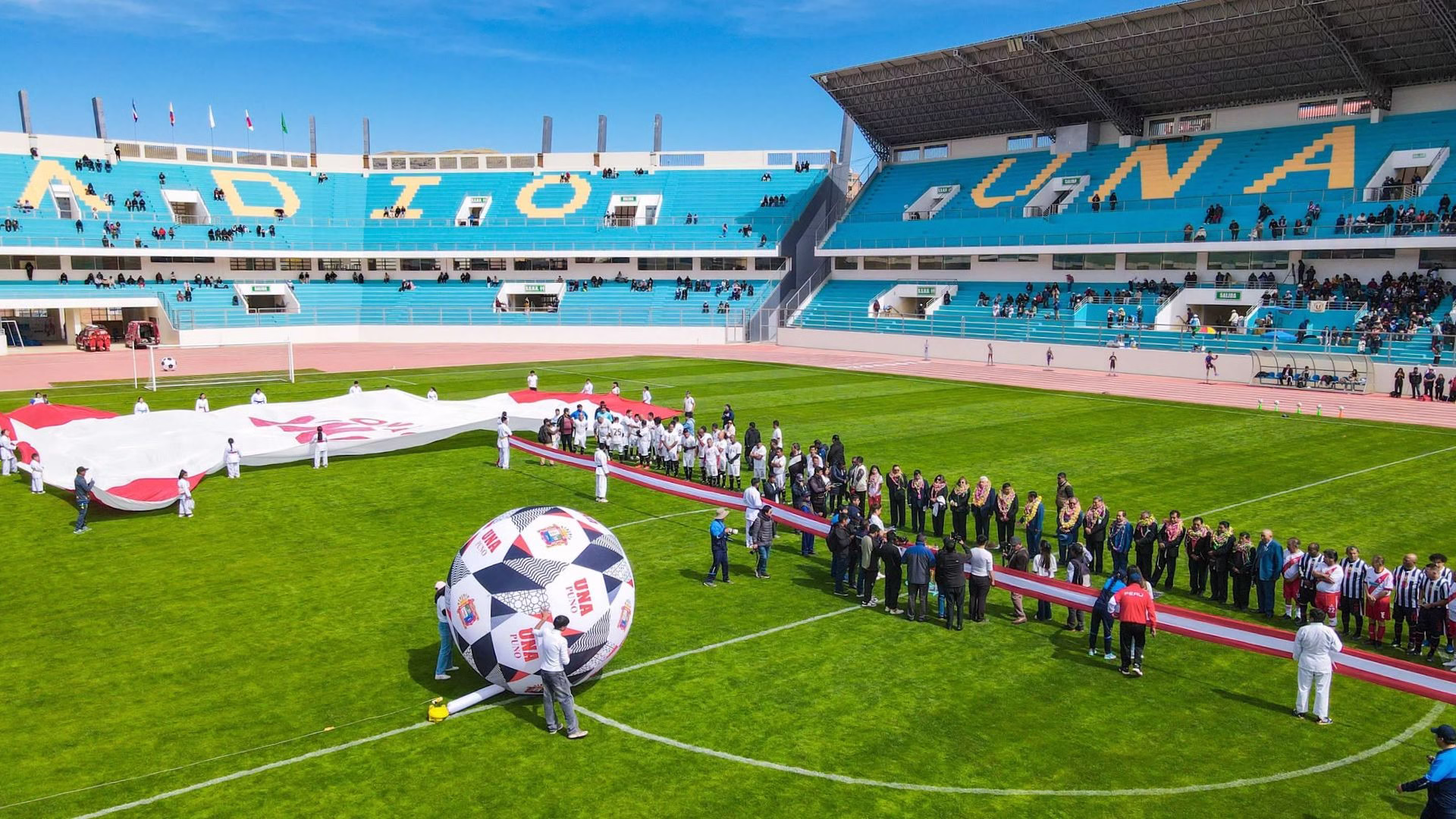 El Estadio Monumental de la UNA Puno fue inaugurado con una fiesta deportiva