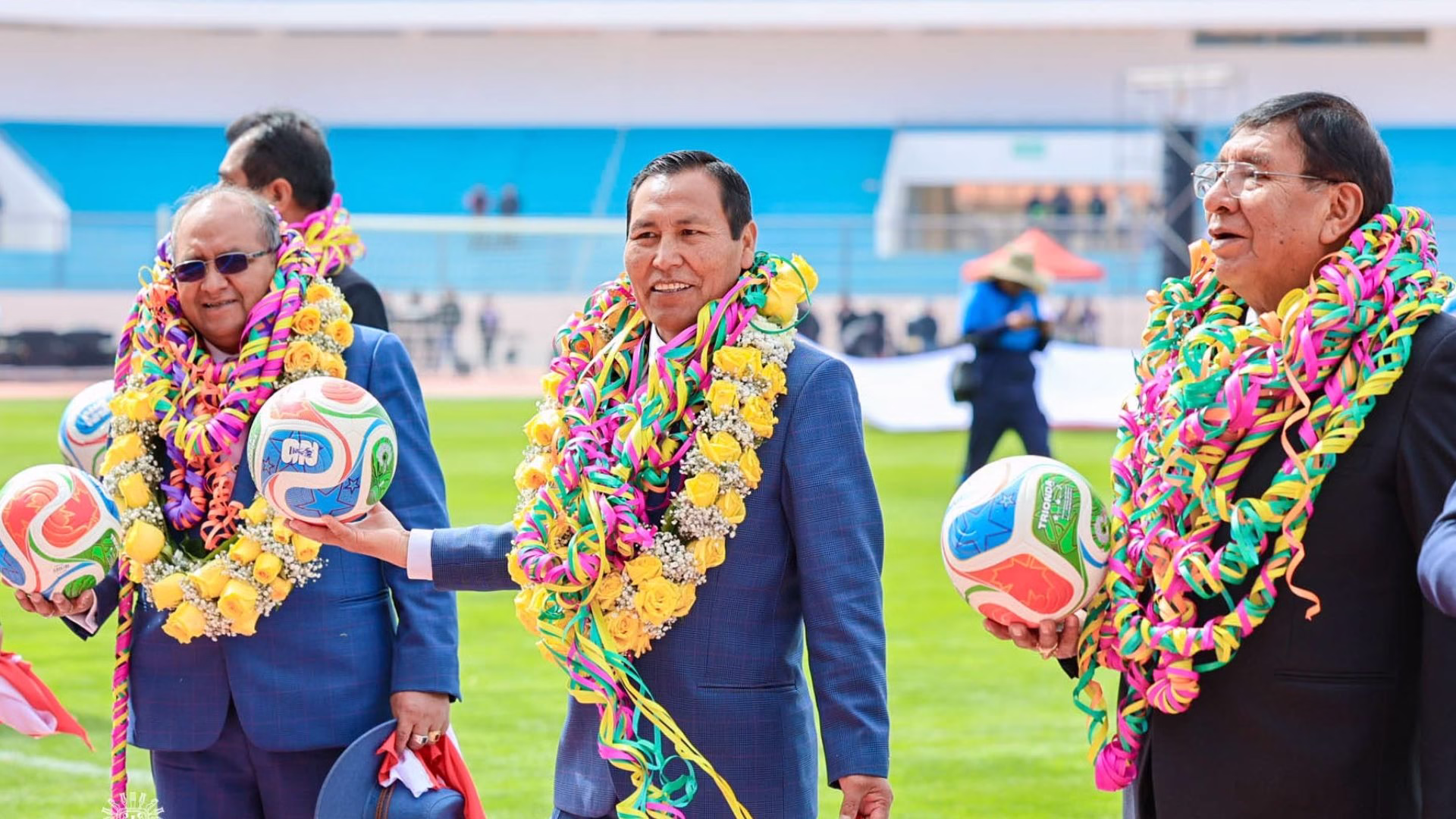 Autoridades, exfutbolistas y aficionados participaron en la inauguración del nuevo Estadio Monumental