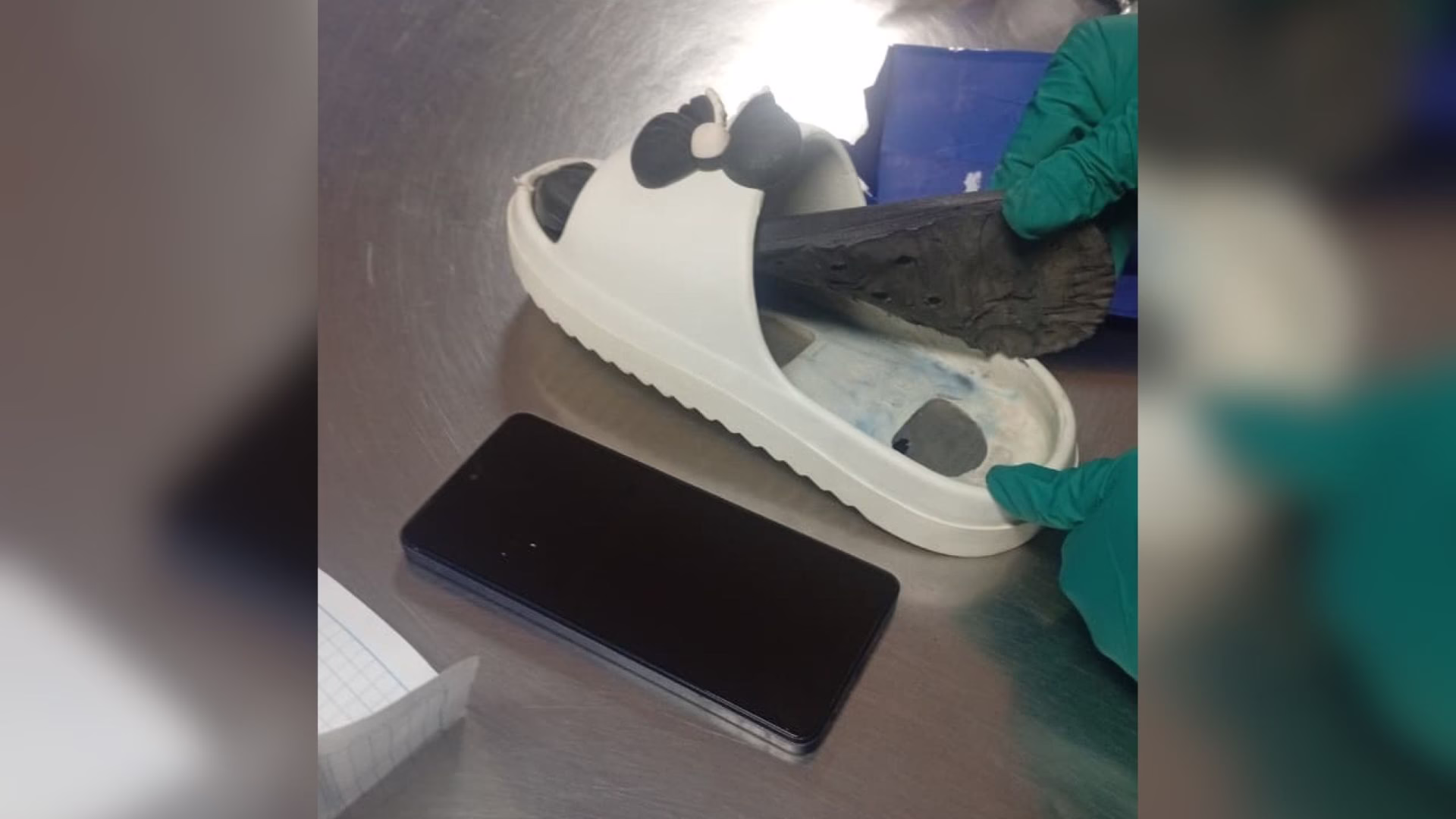 Mujer intentó ingresar celular en sandalia como “regalo” por el Día del Padre al penal de Arequipa
