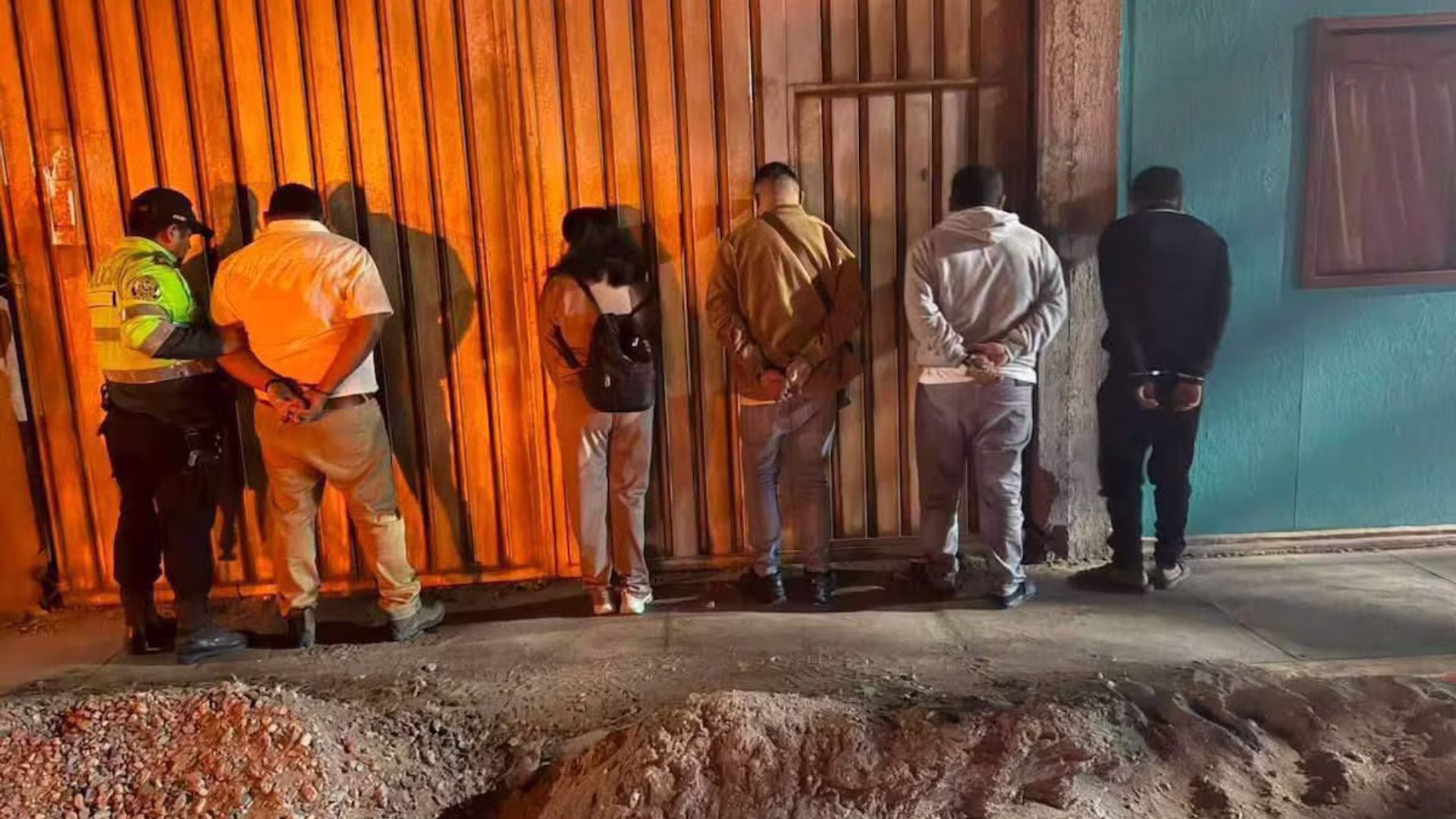 Camaná: cámaras captan robo en vivienda y policía captura a 5 presuntos integrantes de banda criminal