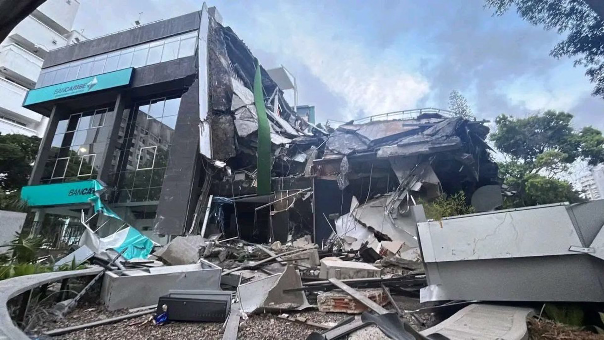 Dos terremotos de magnitud 7.2 y 7.5 sacuden Venezuela y provocan derrumbes de inmuebles en Caracas