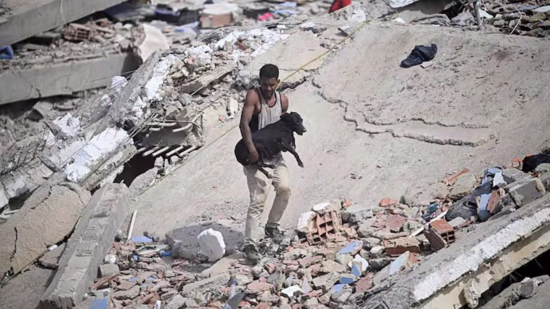 Terremotos en Venezuela: rescates milagrosos mantienen viva la esperanza entre los escombros