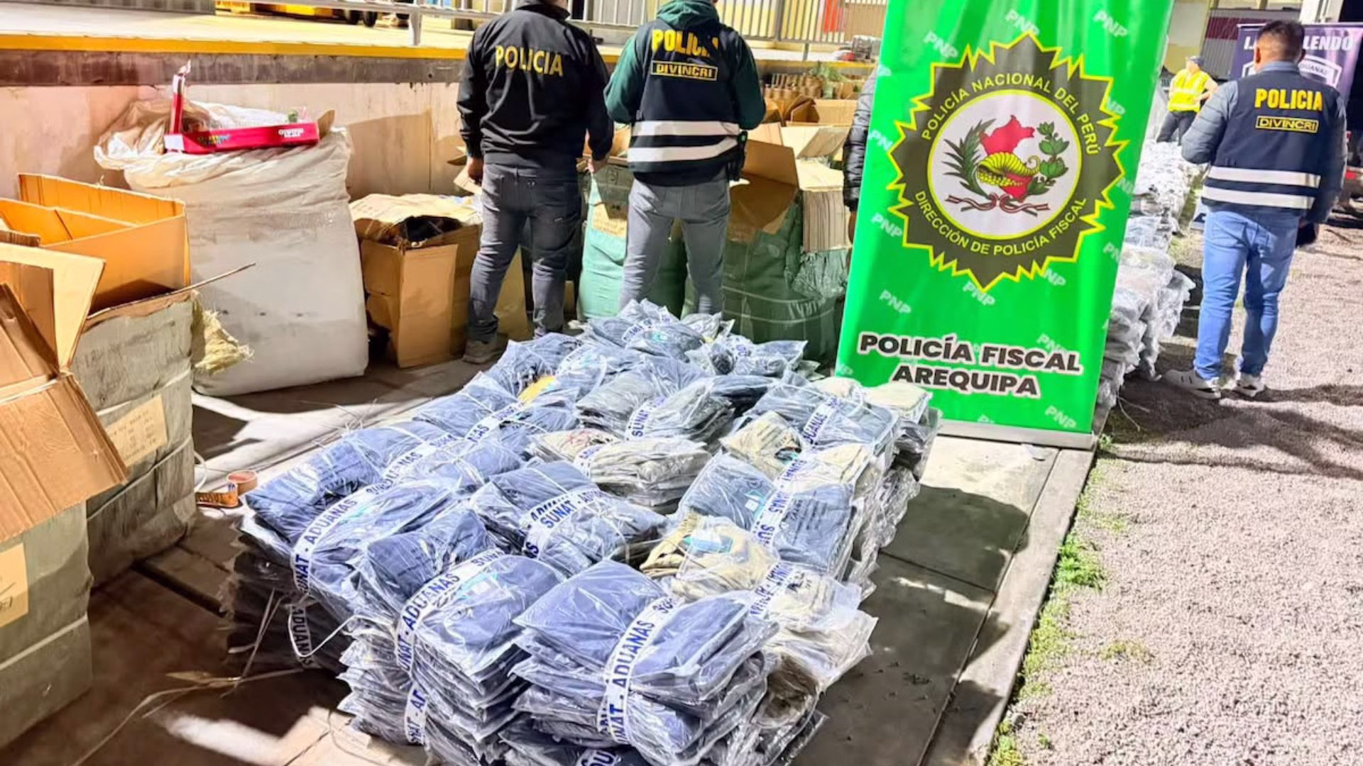 Arequipa: incautan mercadería de contrabando valorizada en más de S/2,1 millones en Mollendo