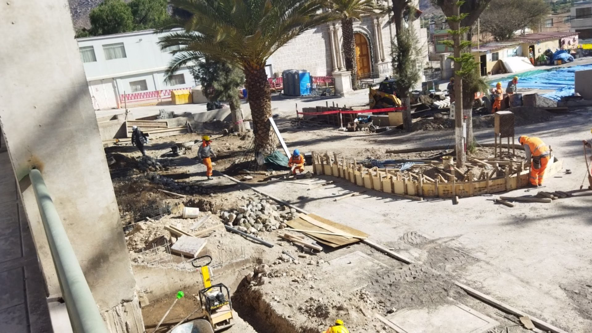 Contraloría alerta posible paralización de obra en la plaza de Socabaya por falta de presupuesto