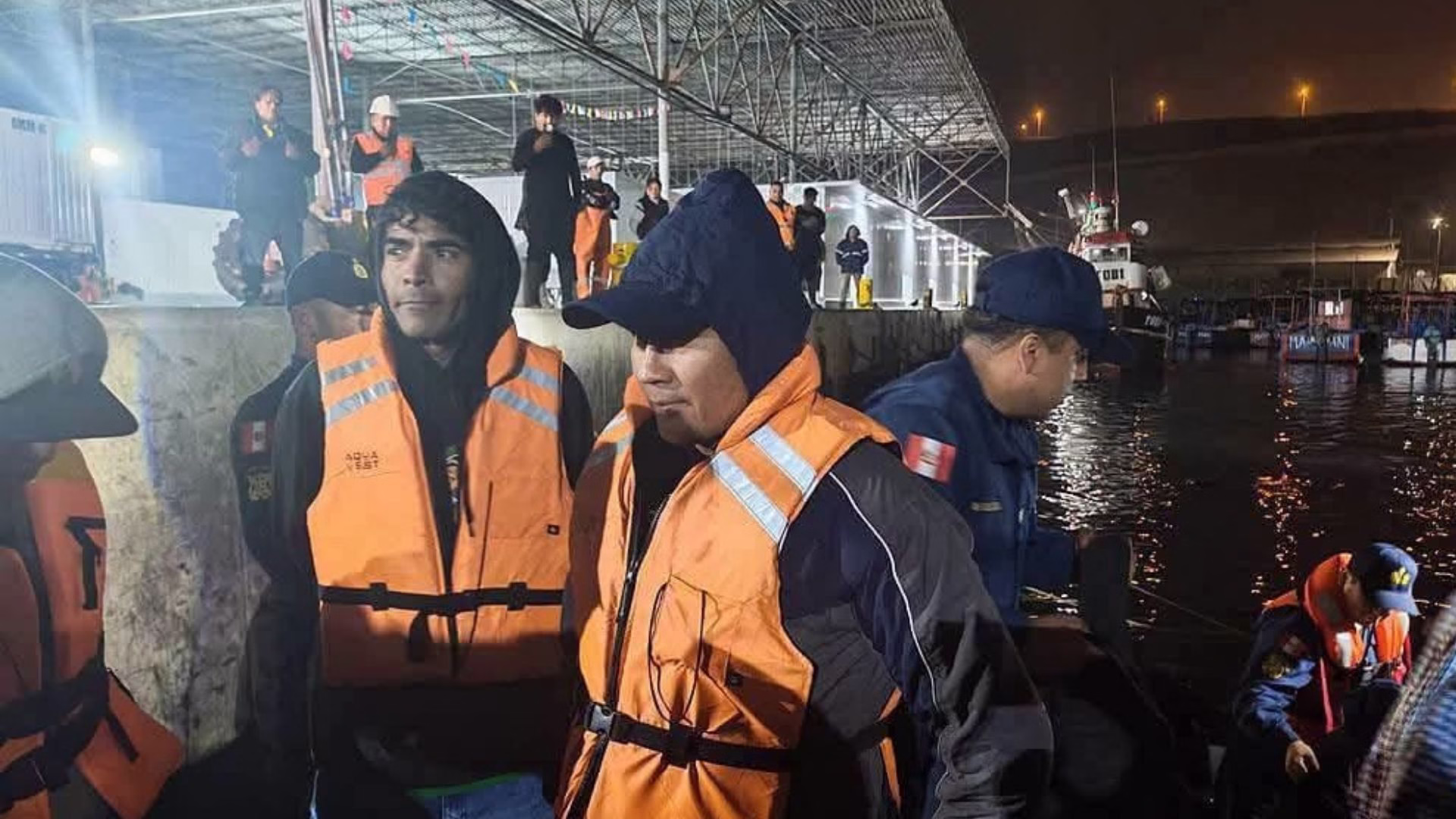 Rescatan con vida a 7 pescadores tras quedar a la deriva frente a Marcona: arribaron al puerto de Matarani