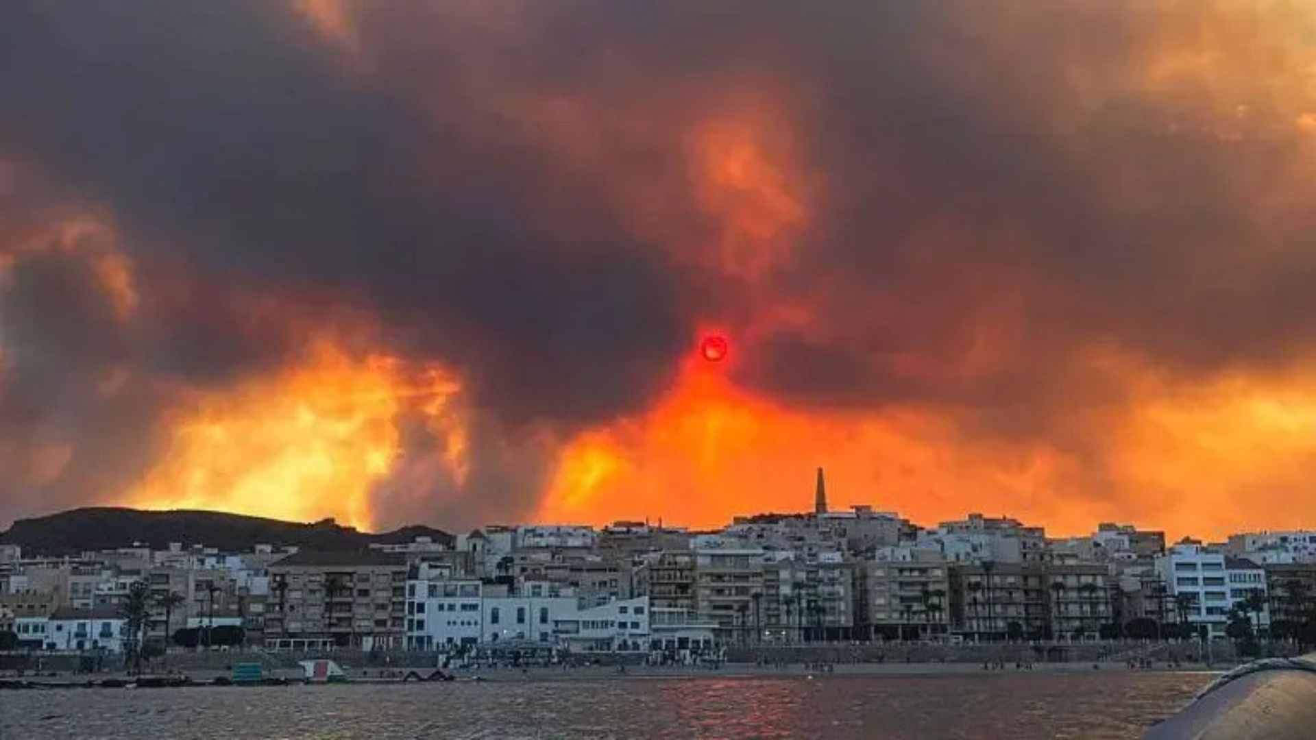 Incendio forestal en España deja un trágico saldo mientras continúan las labores de búsqueda en Almería