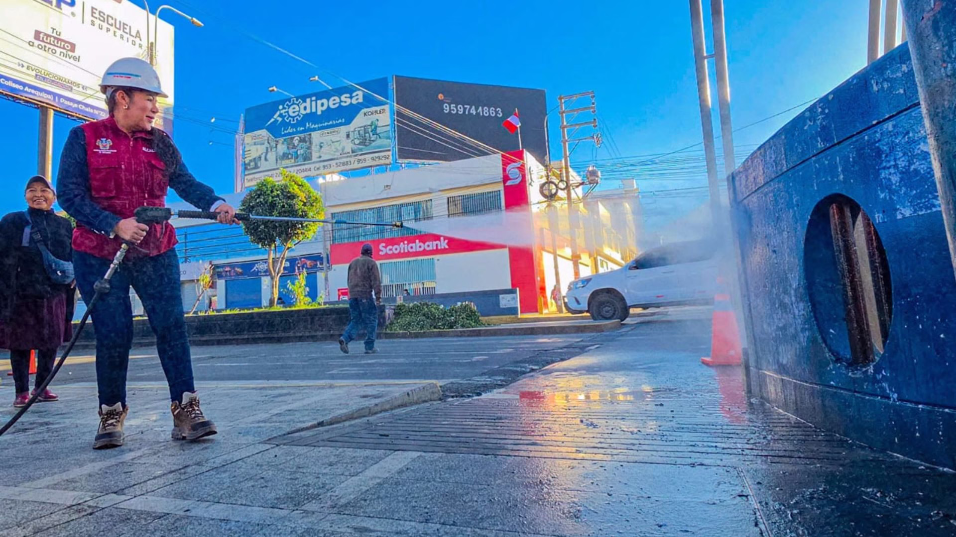 Retiran publicidad ilegal de avenidas: anuncian mayor fiscalización para recuperar espacios públicos