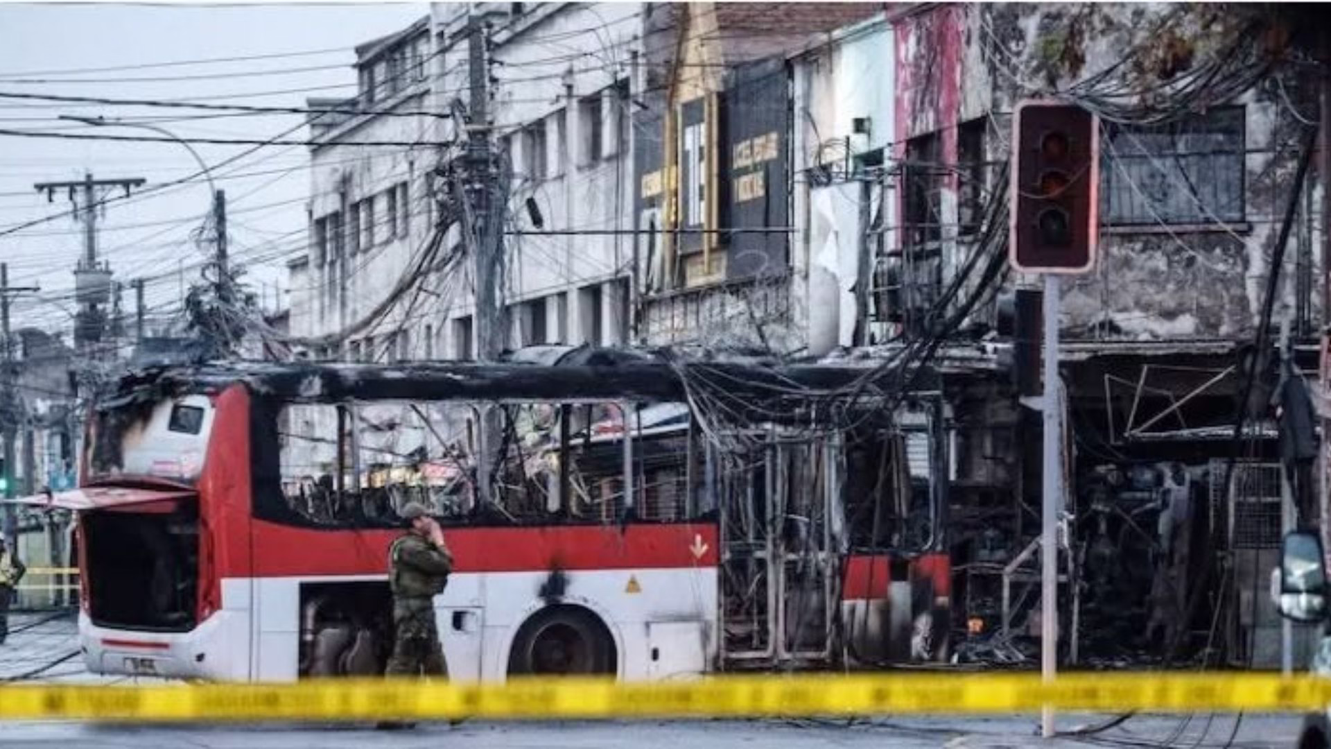 Santiago de Chile: siete víctimas deja choque entre una camioneta y un bus