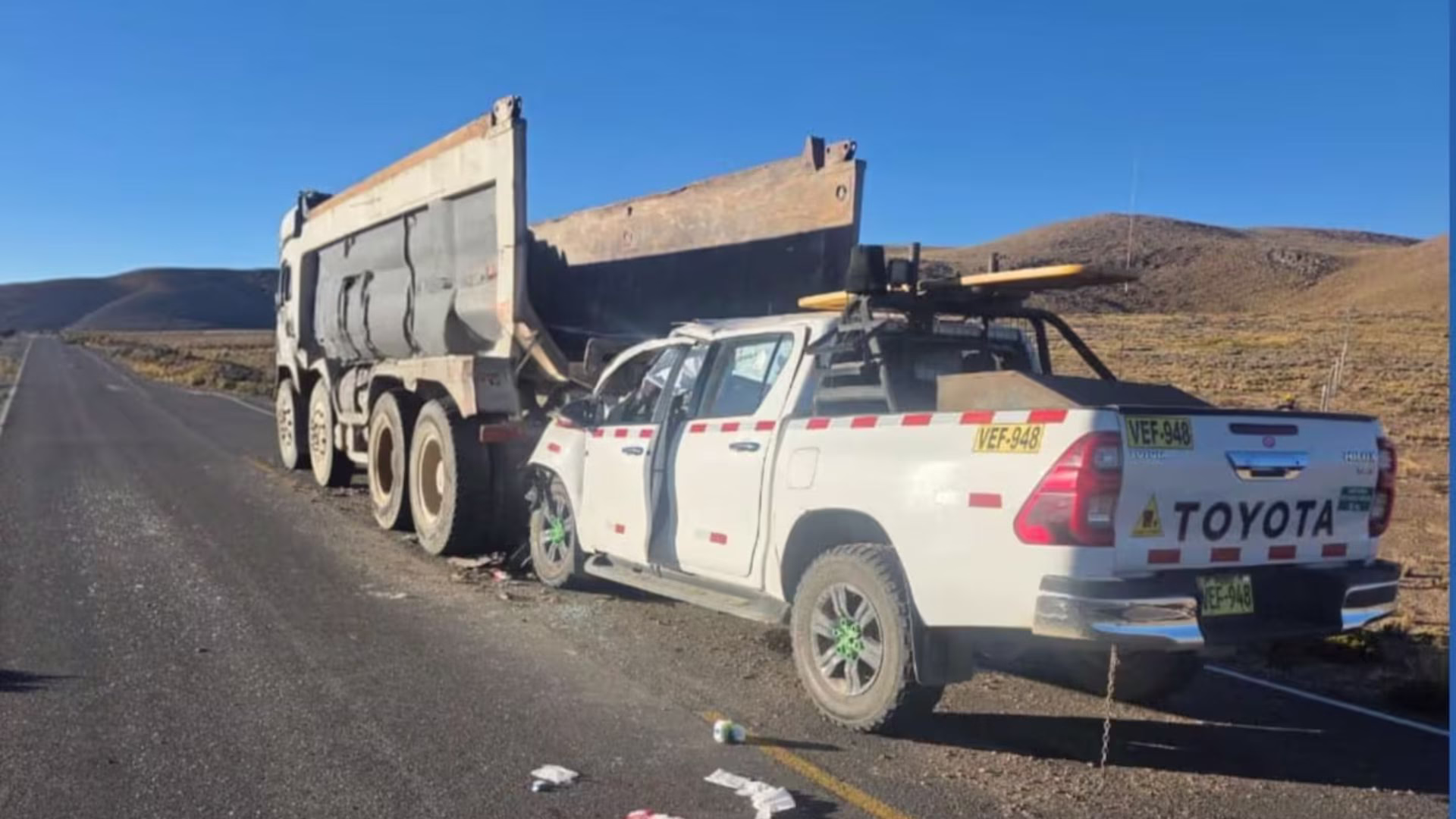 Arequipa: chofer pierde la vida tras chocar camioneta contra camión estacionado en la vía a Chivay