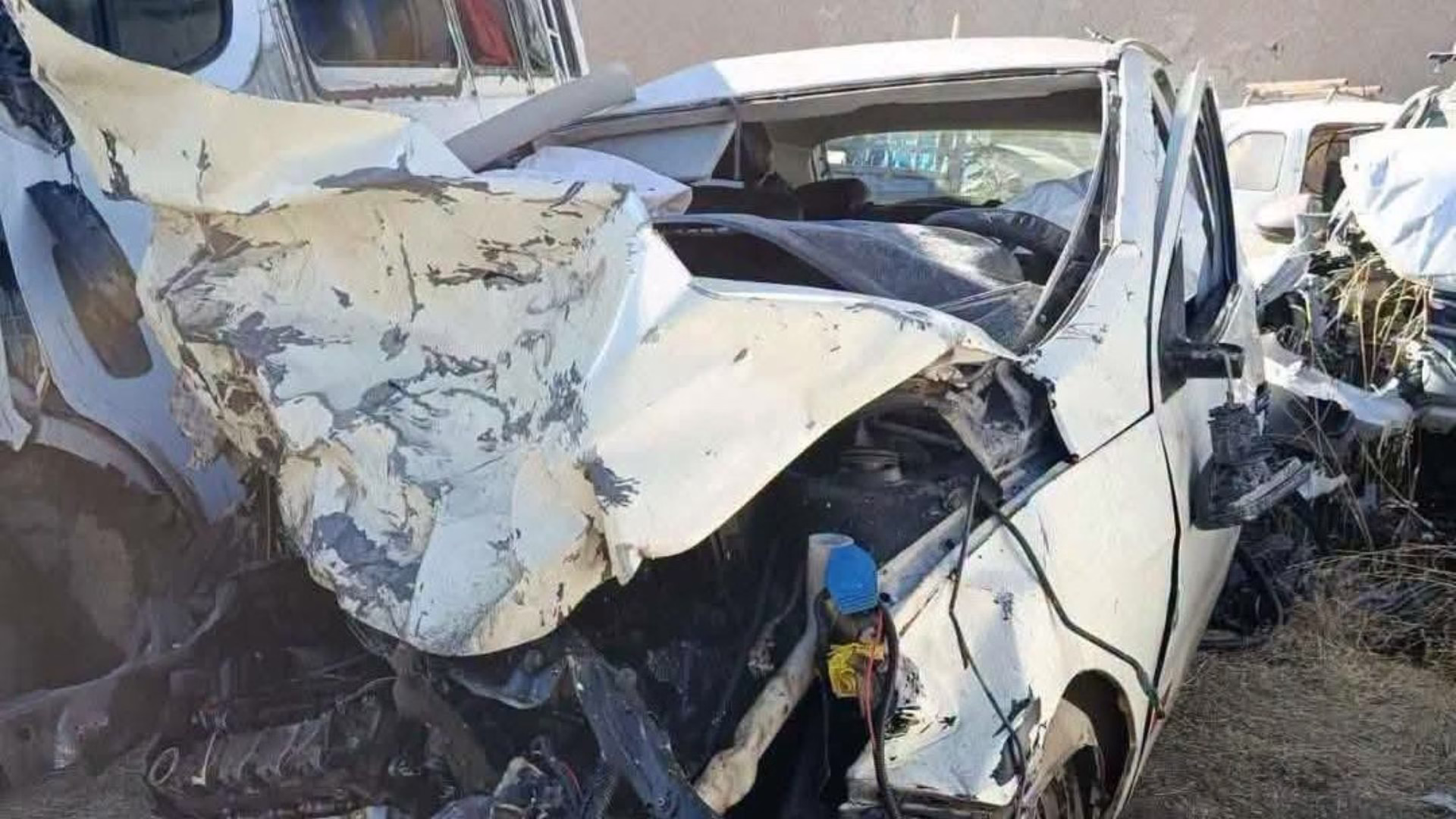 Accidente en vía Espinar–Arequipa: video revela que auto invadió carril contrario y chocó con minivan
