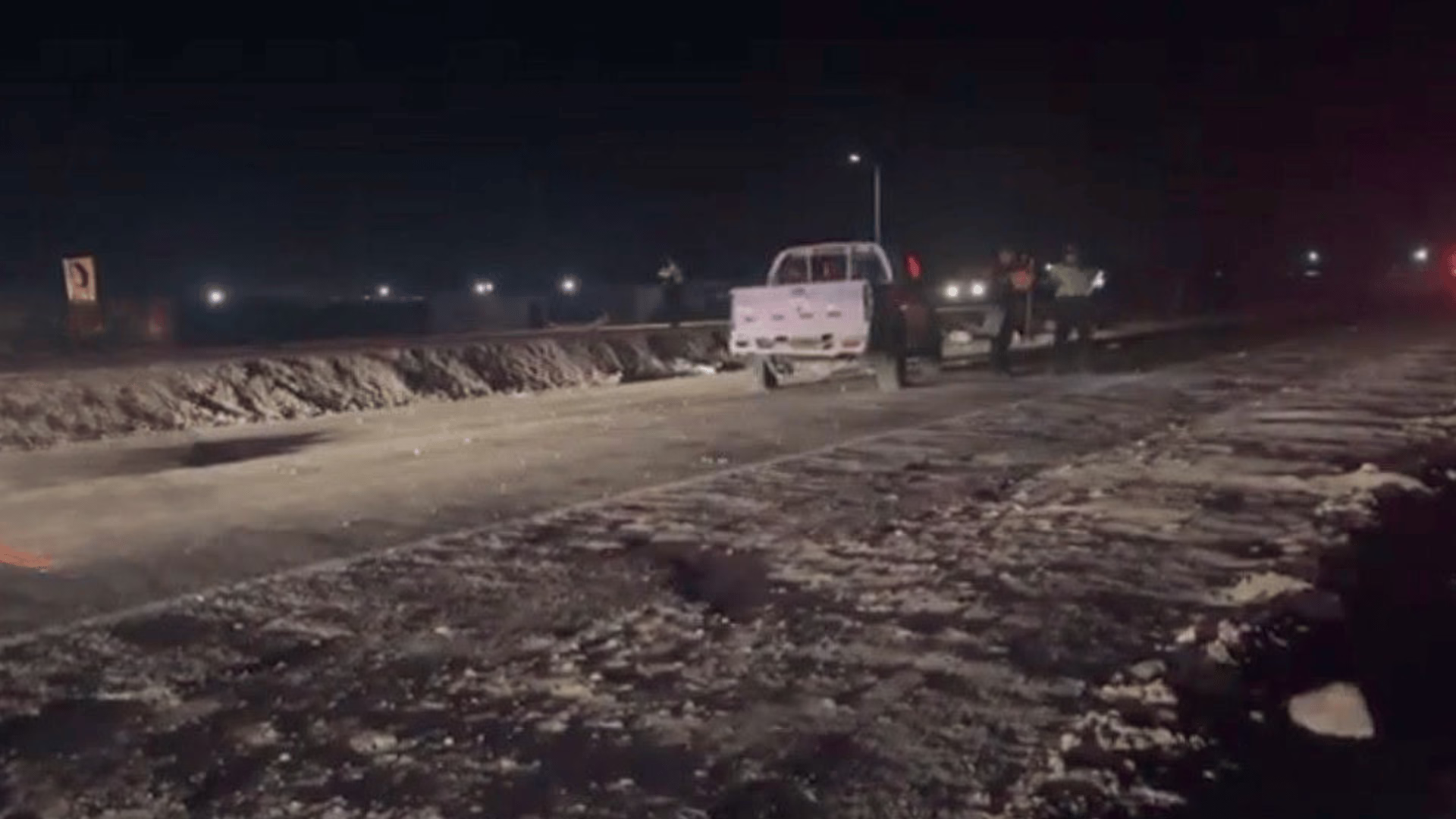 Trágica volcadura en la vía Costanera deja una mujer fallecida y dos heridos.
