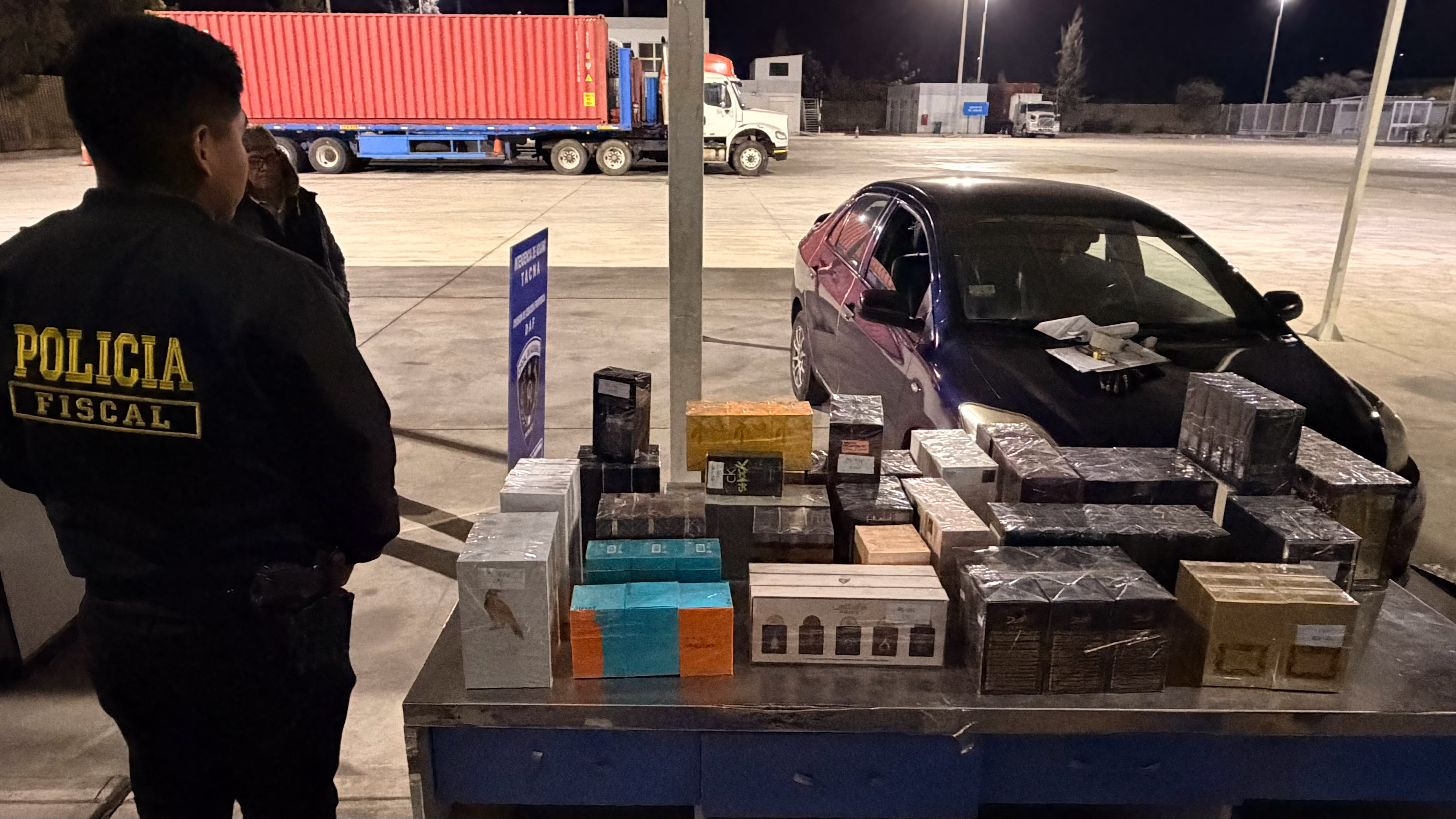 Medio millón de soles en perfumes de contrabando fueron incautados en Tacna.