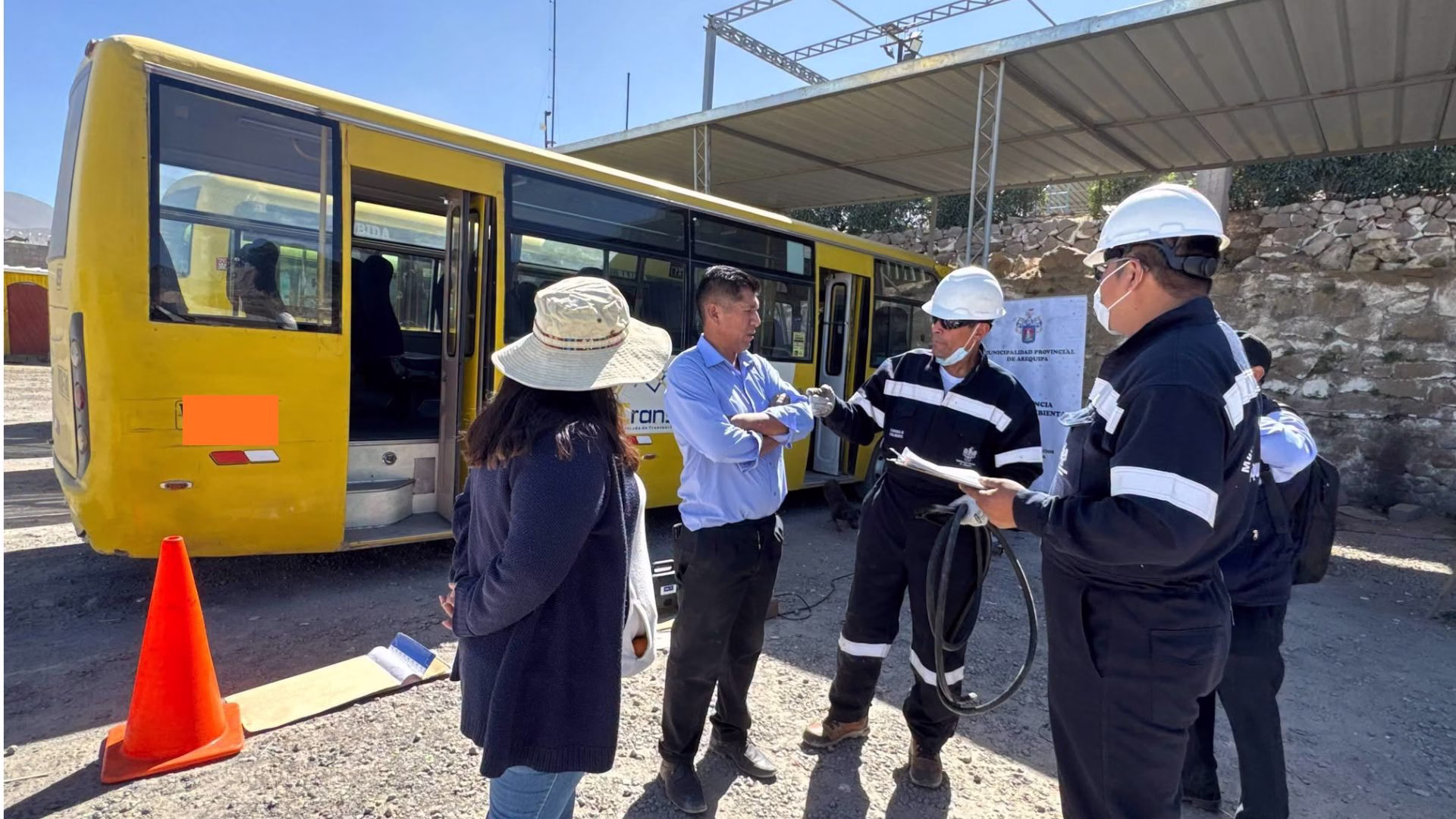 Arequipa: hasta 5 vehículos del transporte público no superaron el control de humos y serán retirados 1 Arequipa: hasta 5 vehículos del transporte público no superaron el control de humos y serán retirados