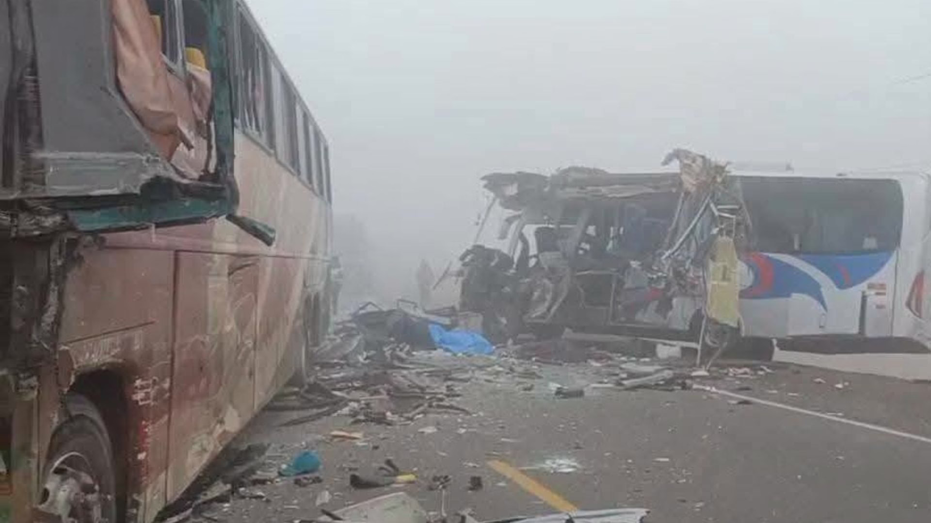 Tacna: Cinco fallecidos y varios heridos deja choque frontal entre dos buses en la Panamericana Sur