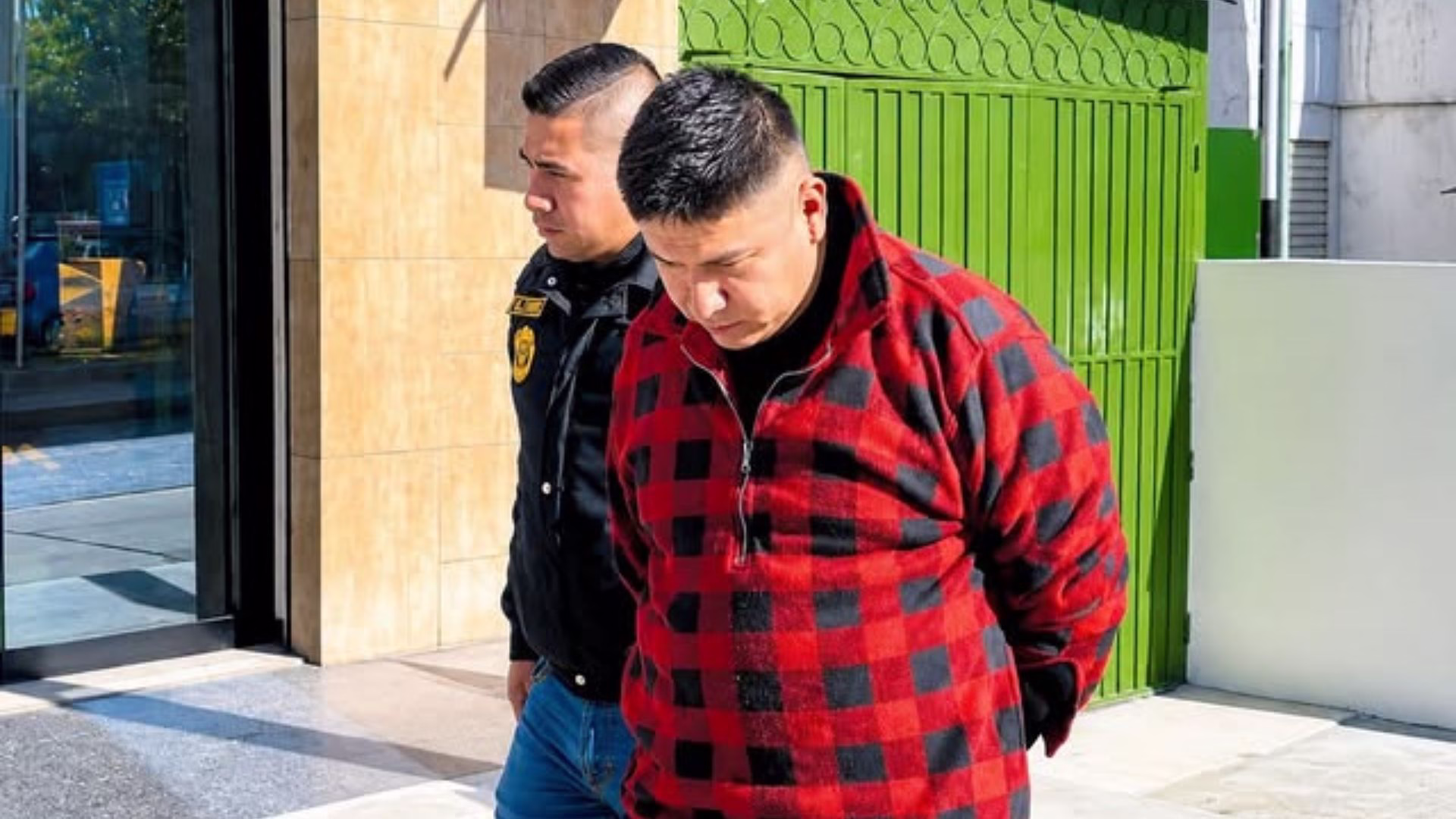Arequipa: dictan 9 meses de prisión preventiva para dos policías por robo de armas a patrullero 1 Arequipa: dictan 9 meses de prisión preventiva para dos policías por robo de armas a patrullero