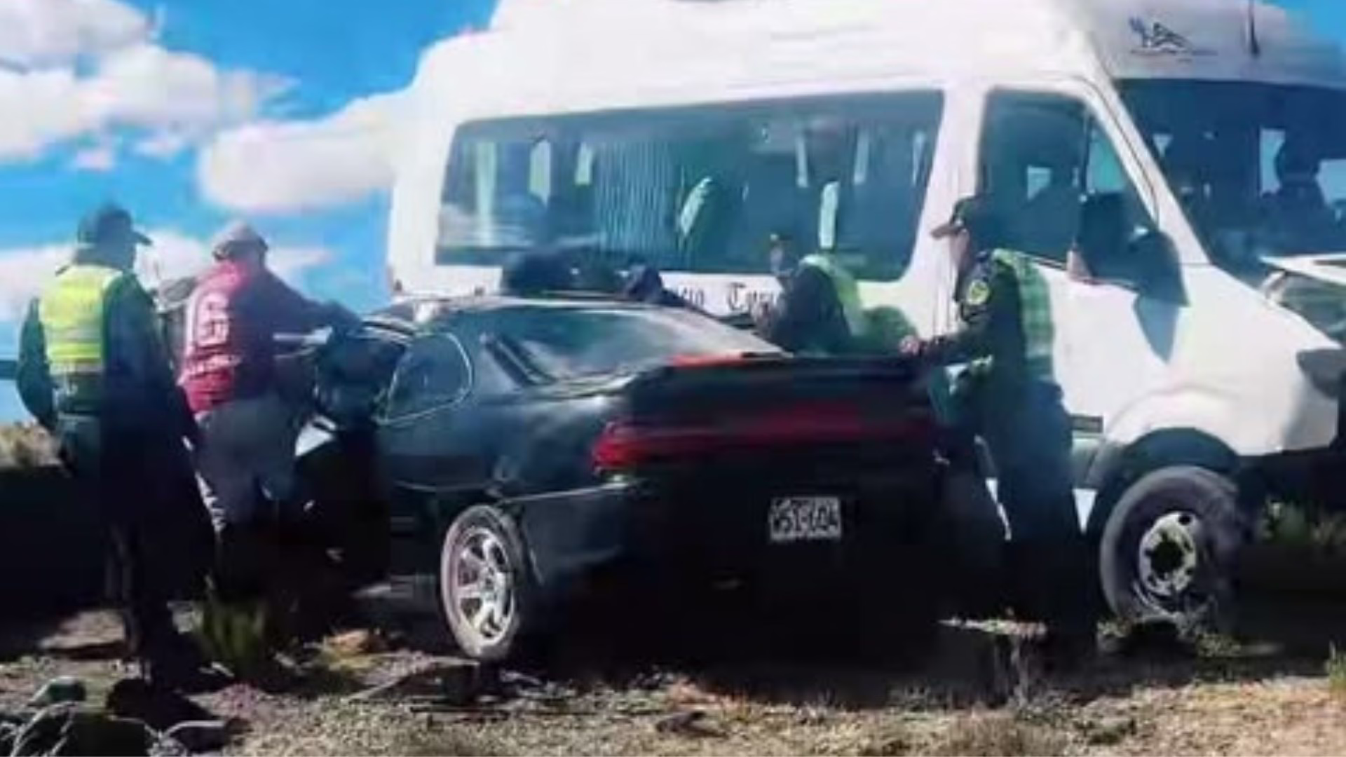 Accidente vía Arequipa - Puno: choque entre miniván y automóvil deja un fallecido y 11 heridos 