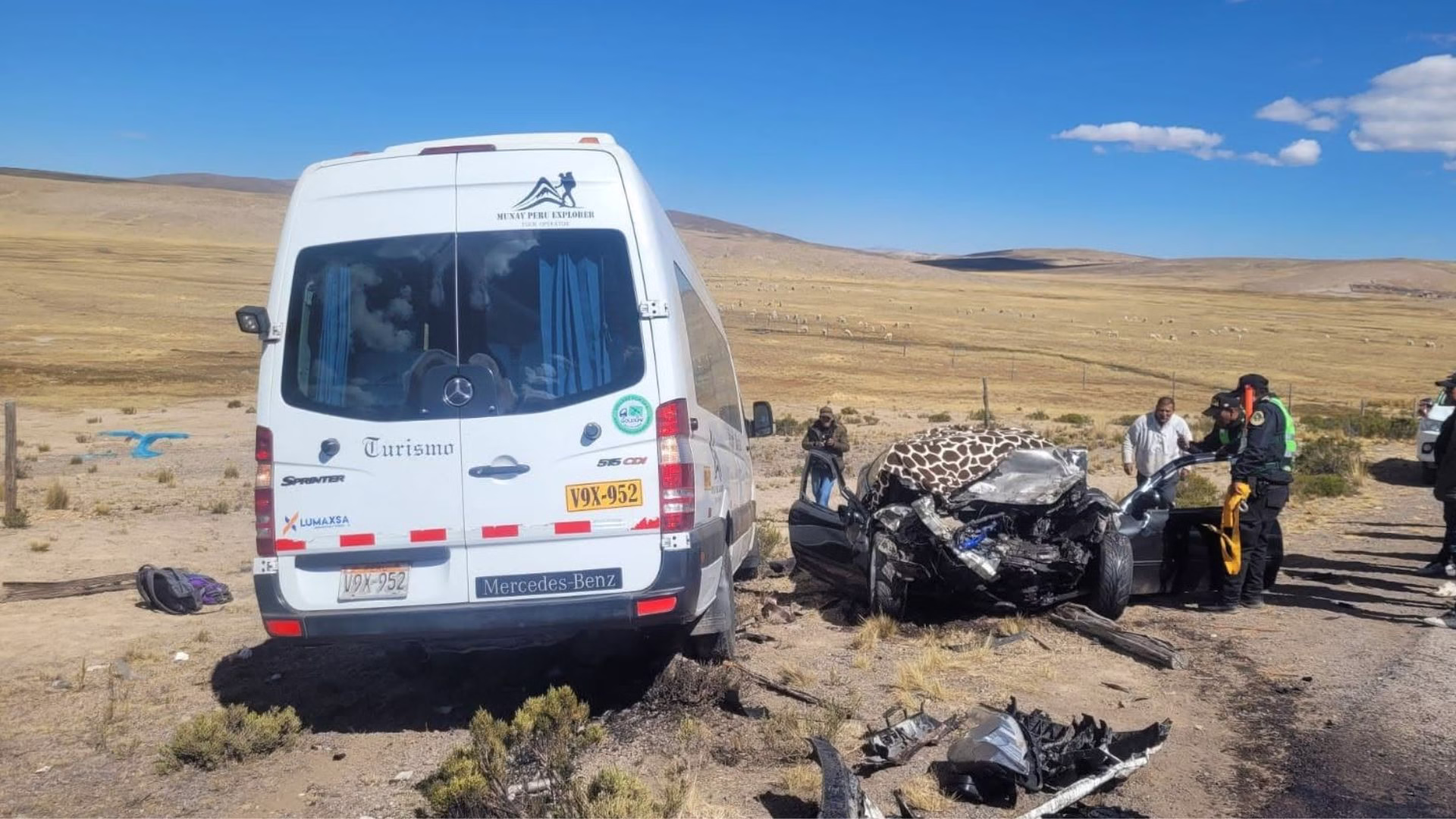 Accidente vía Arequipa - Puno: choque entre miniván y automóvil deja un fallecido y 11 heridos
