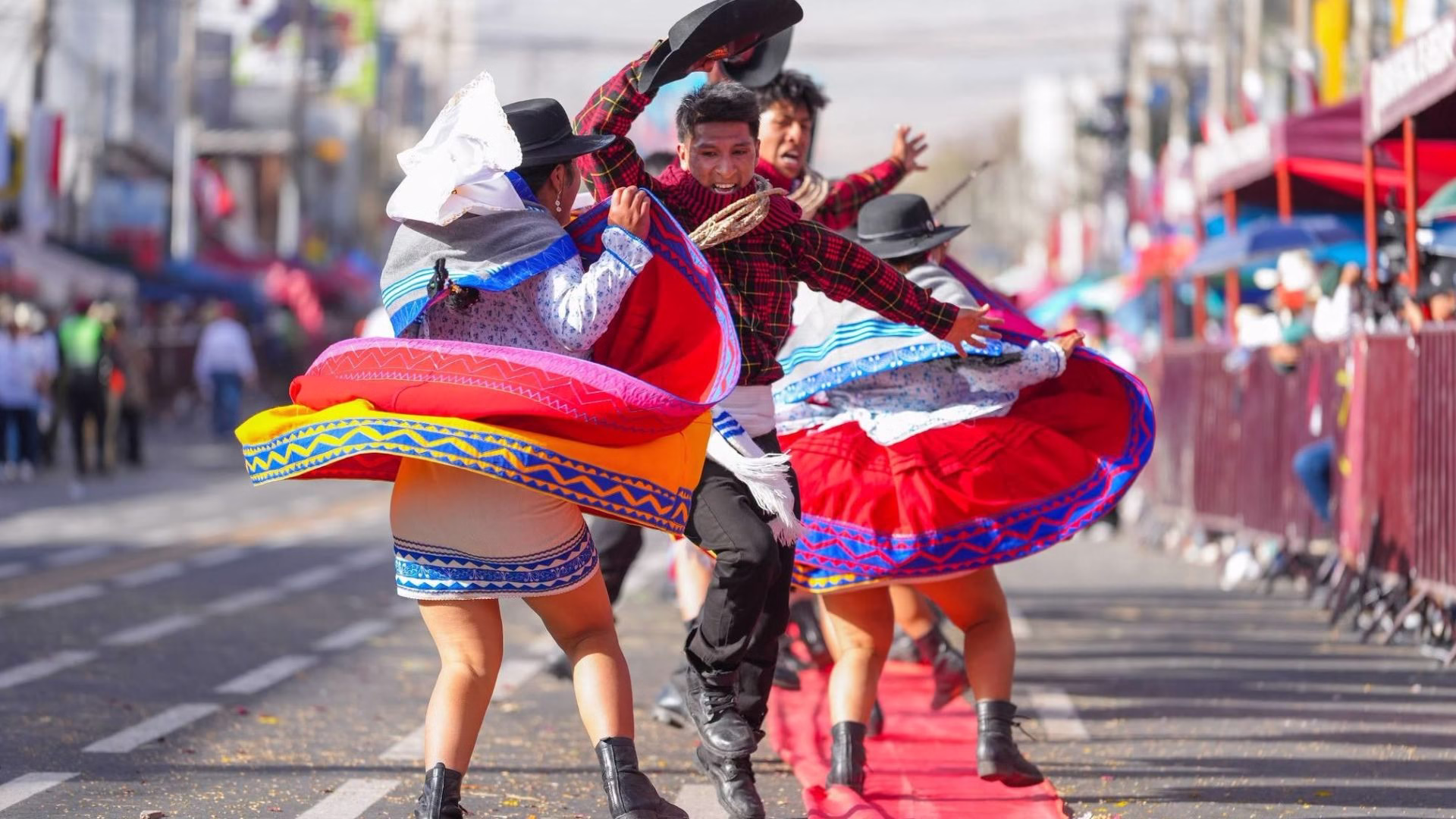 Huaynacotas gana nuevamente el Pasacalle Regional de Arequipa y obtiene S/ 1.4 millones para obras 2 Huaynacotas gana nuevamente el Pasacalle Regional de Arequipa y obtiene S/ 1.4 millones para obras
